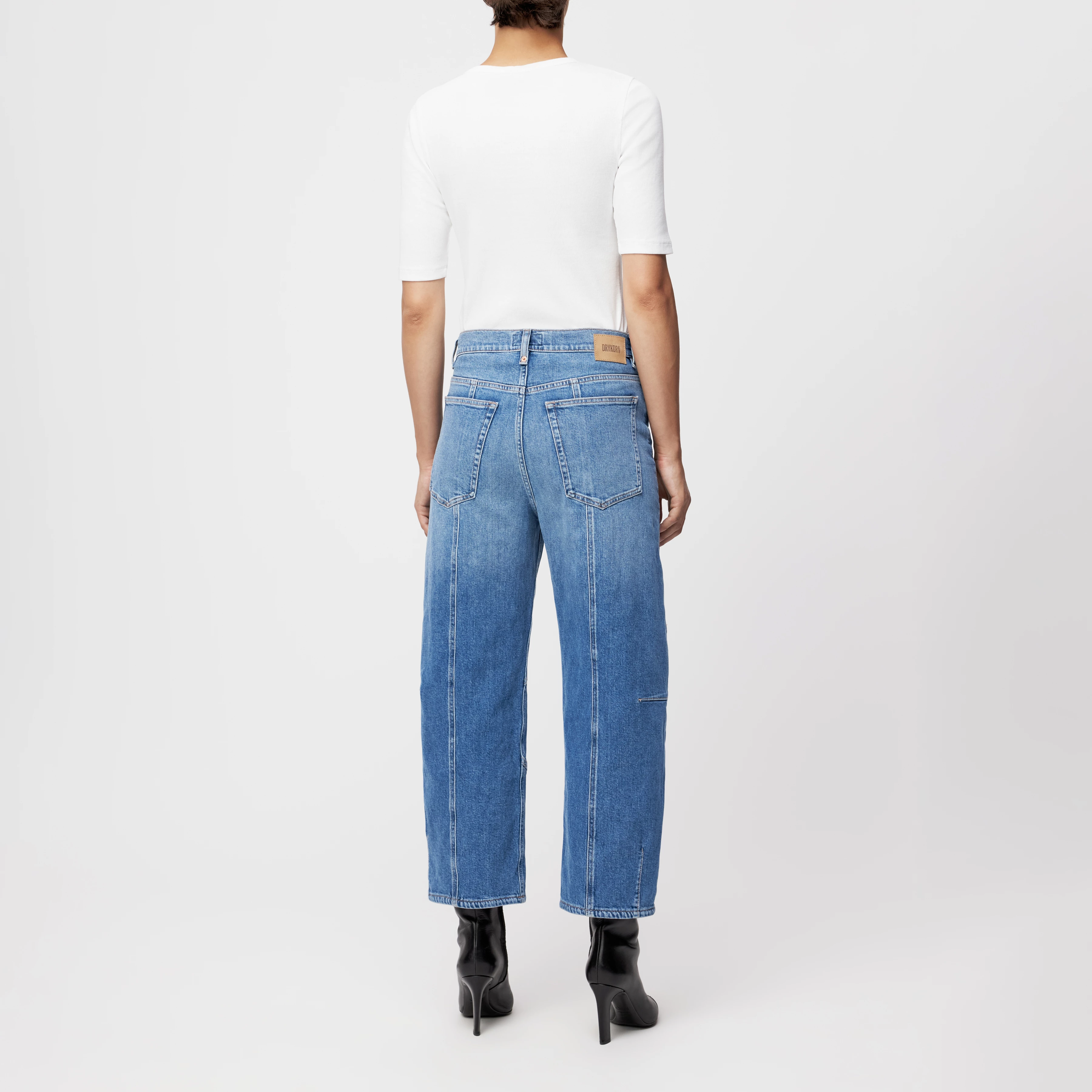 SWORE - 5-Pocket Jeans in Mid-Blue Denim - Damen - blau - Rückansicht