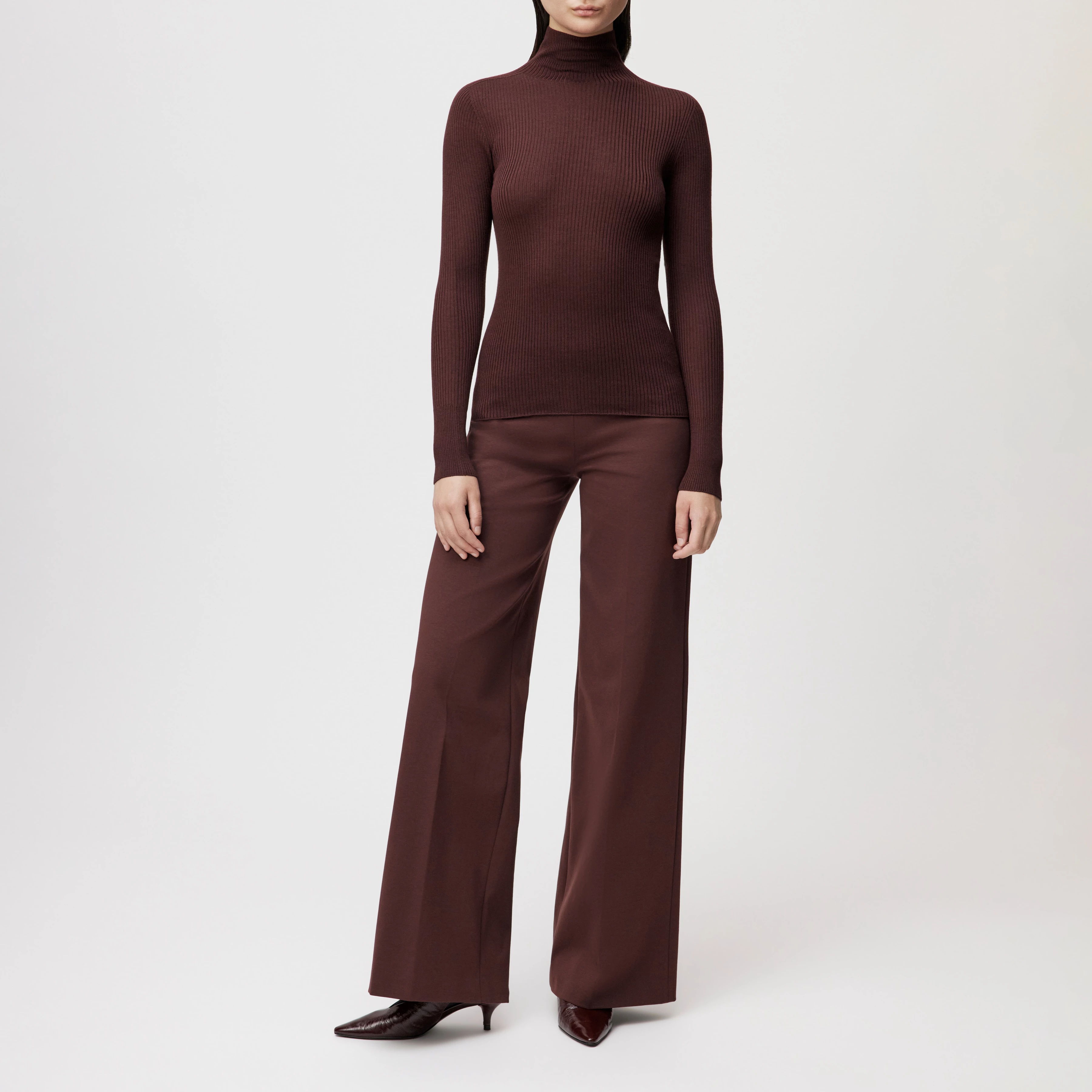 INARI - Turtleneck jumper in flowing wool blend - women - red - Ganzkörper-Frontansicht