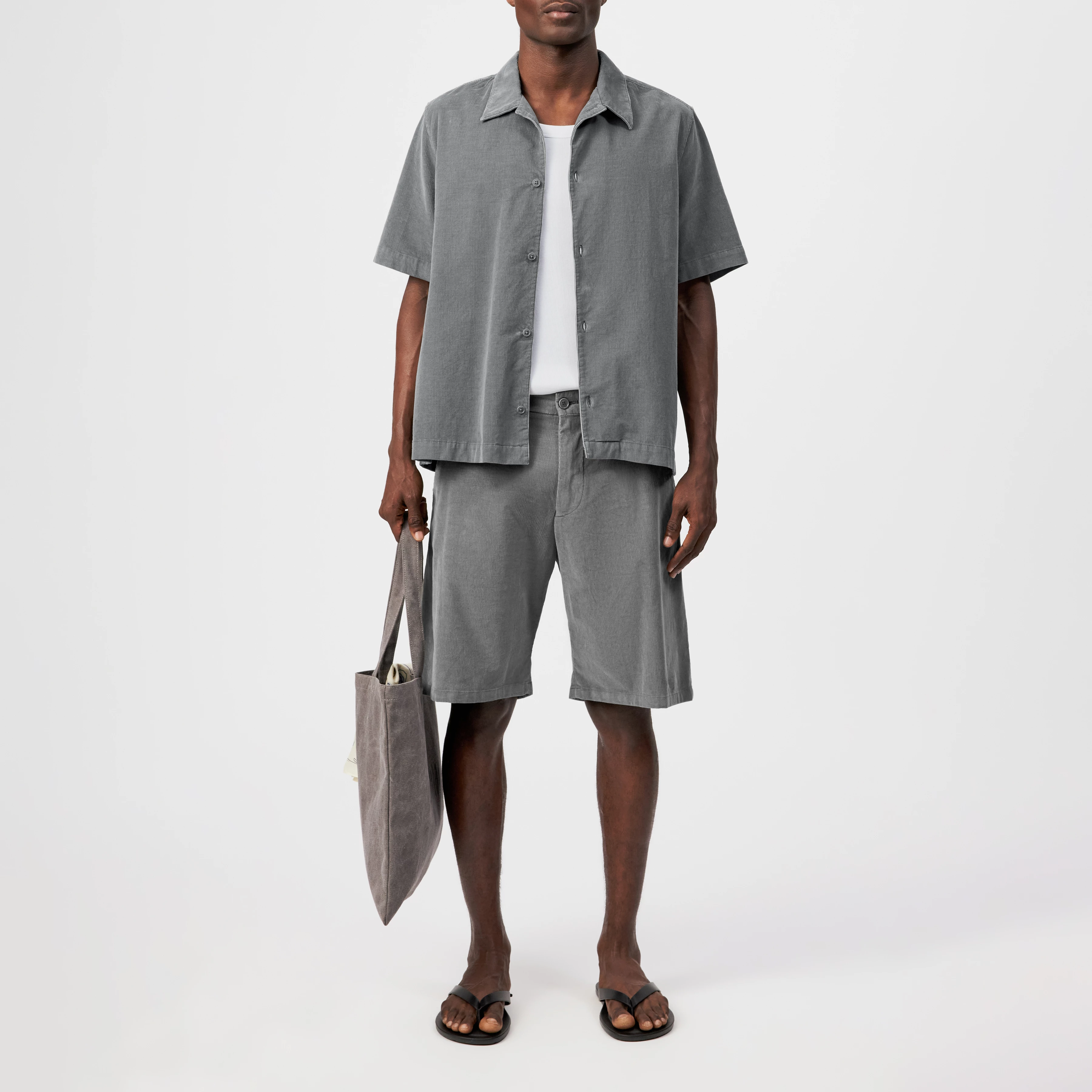 YASAN - Regular Fit Corduroy Shorts - men - green - Ganzkörper-Frontansicht