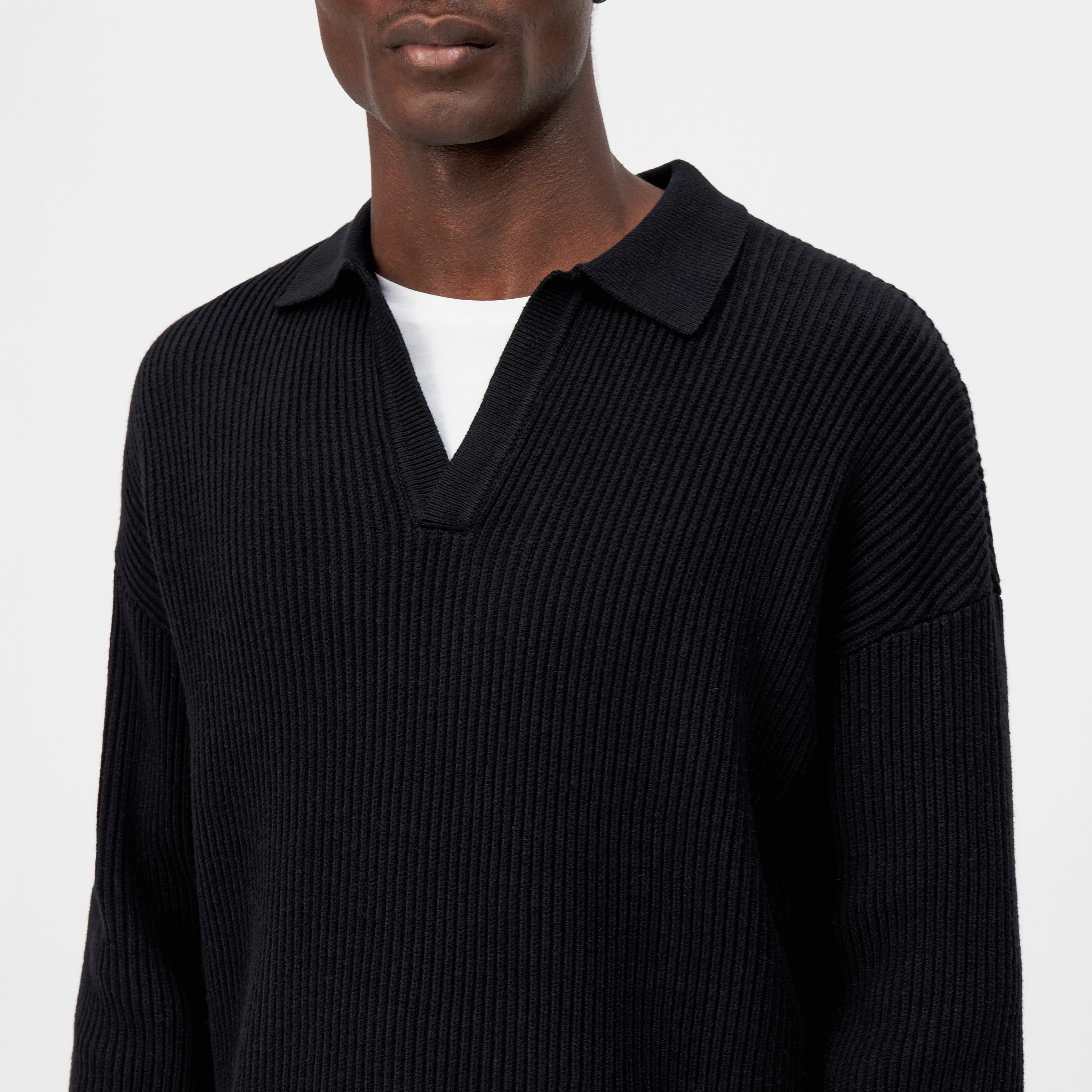 RUSTINO - Strickpullover mit Polokragen in Baumwoll-Mix - Herren - schwarz - Detailansicht am Model