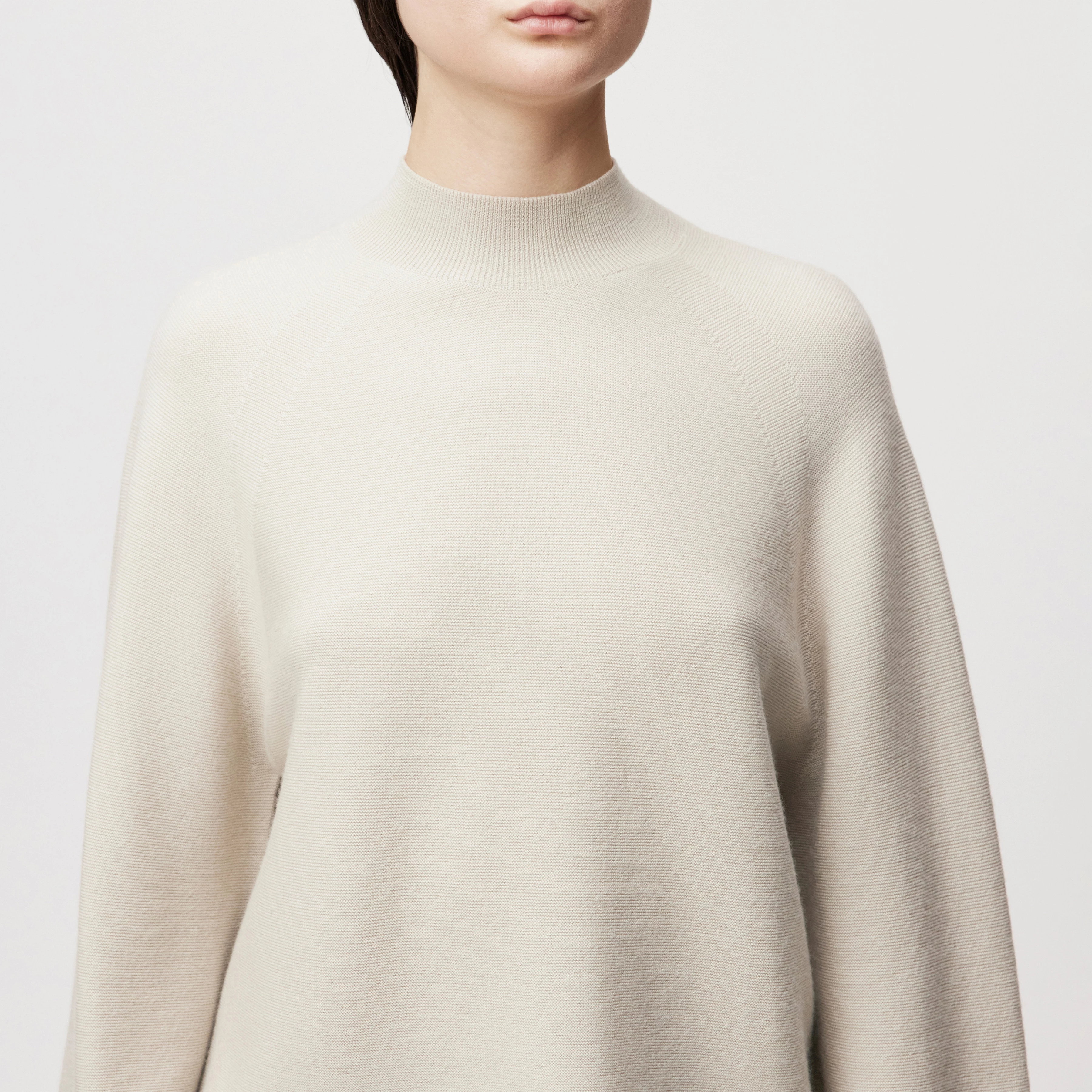 KIMONI - Pull à manches ballon 100 % laine mérinos - women - beige - Detailansicht am Model