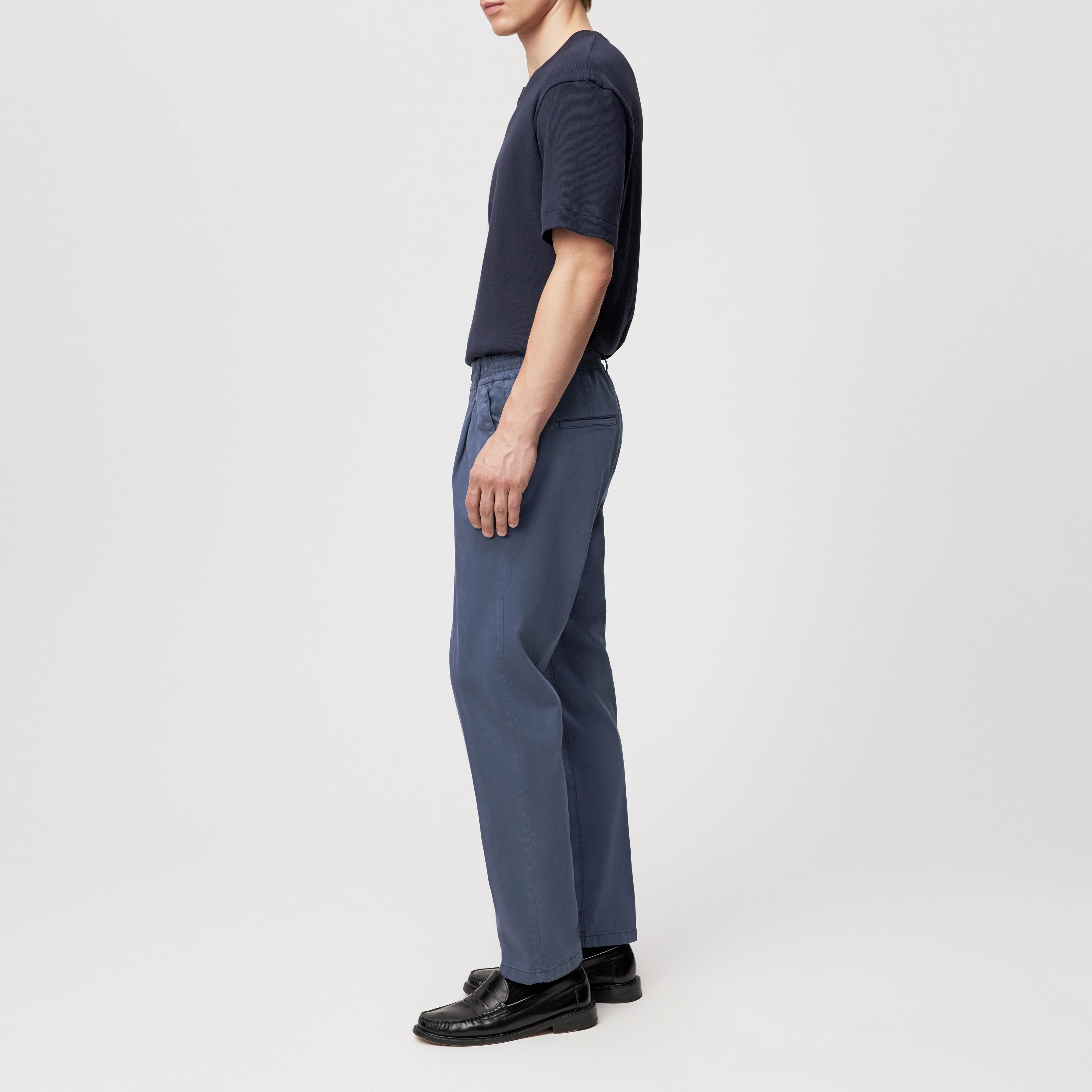 CHASY_RGLR - Casual trousers with pleats in soft cotton - men - blue - Seitenansicht