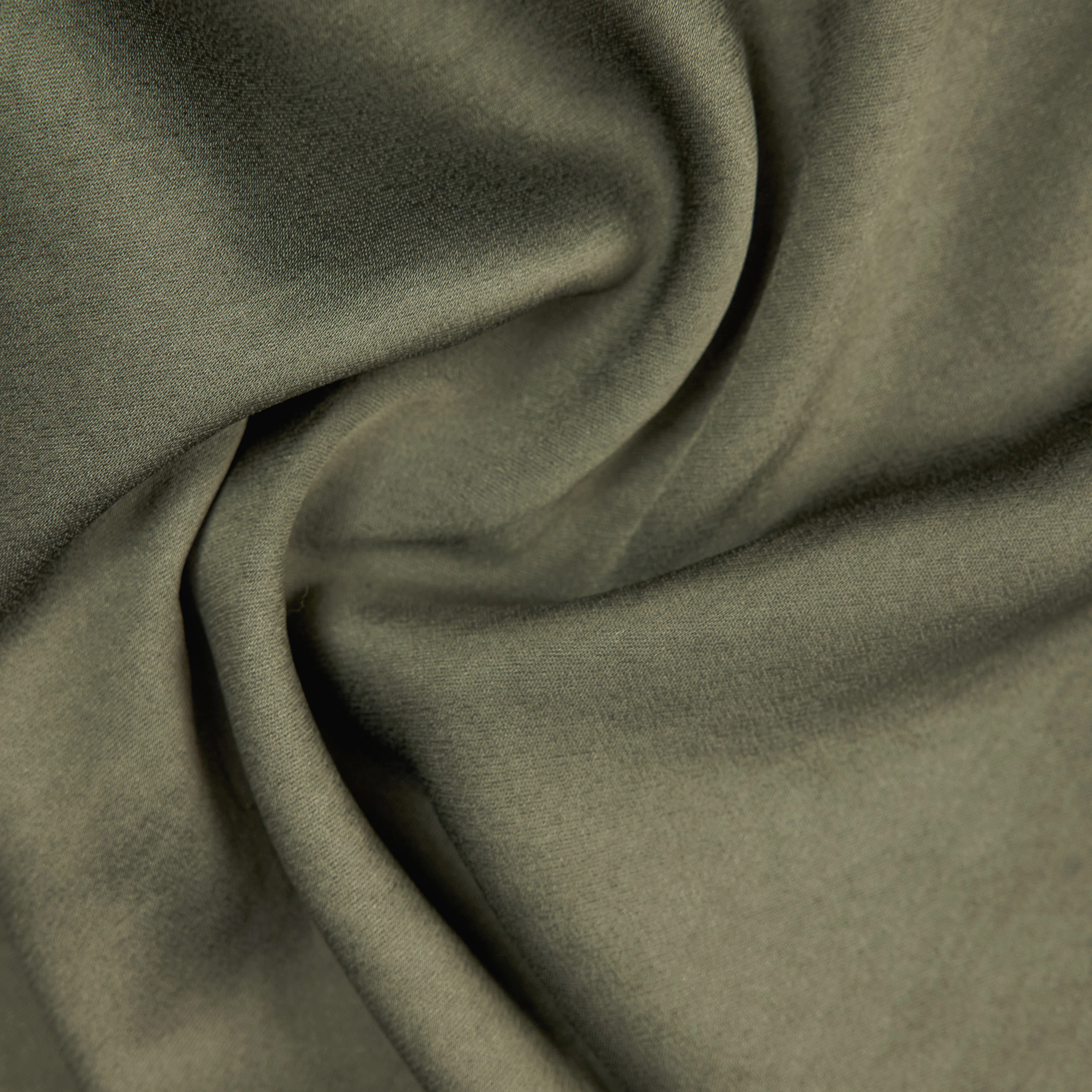 AMABEL - Satin maxi dress with stand-up collar - women - green - Materialbild (B2C)