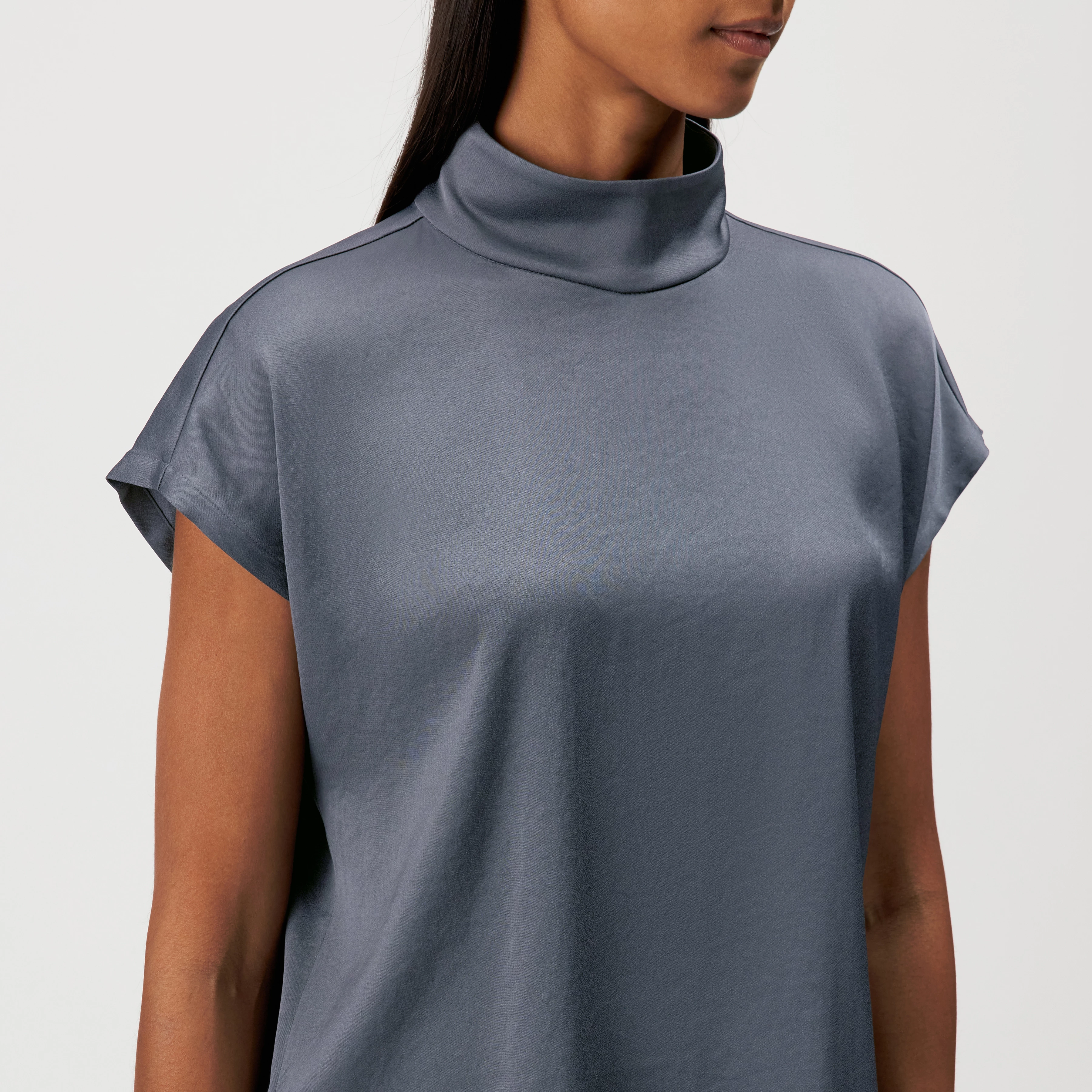 ALARIA_1 - Shirt blouse with stand-up collar in satin - women - grey - Detailansicht am Model