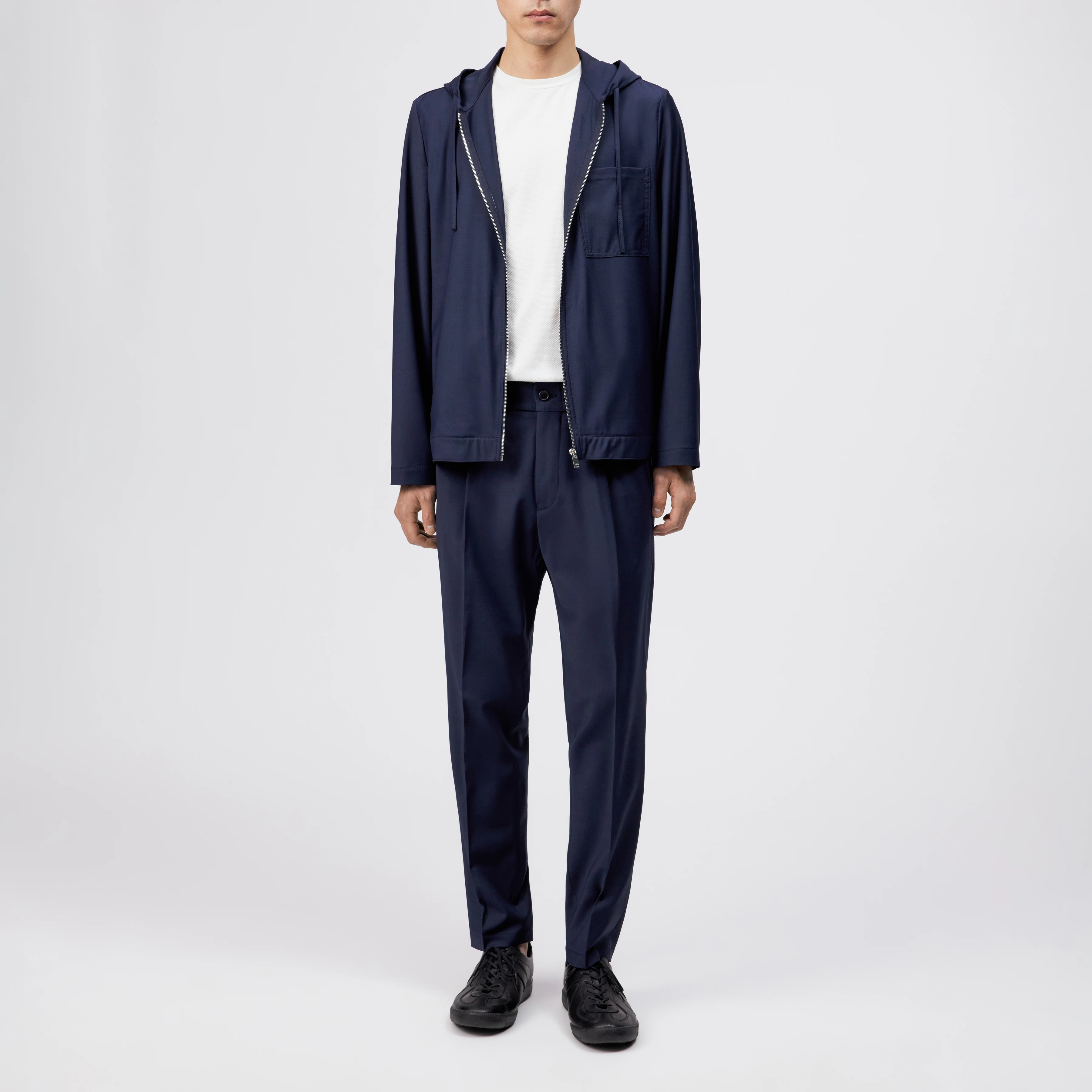 CHASY - Pantalon casual avec pli à la taille en bi-stretch - men - bleu - Ganzkörper-Frontansicht