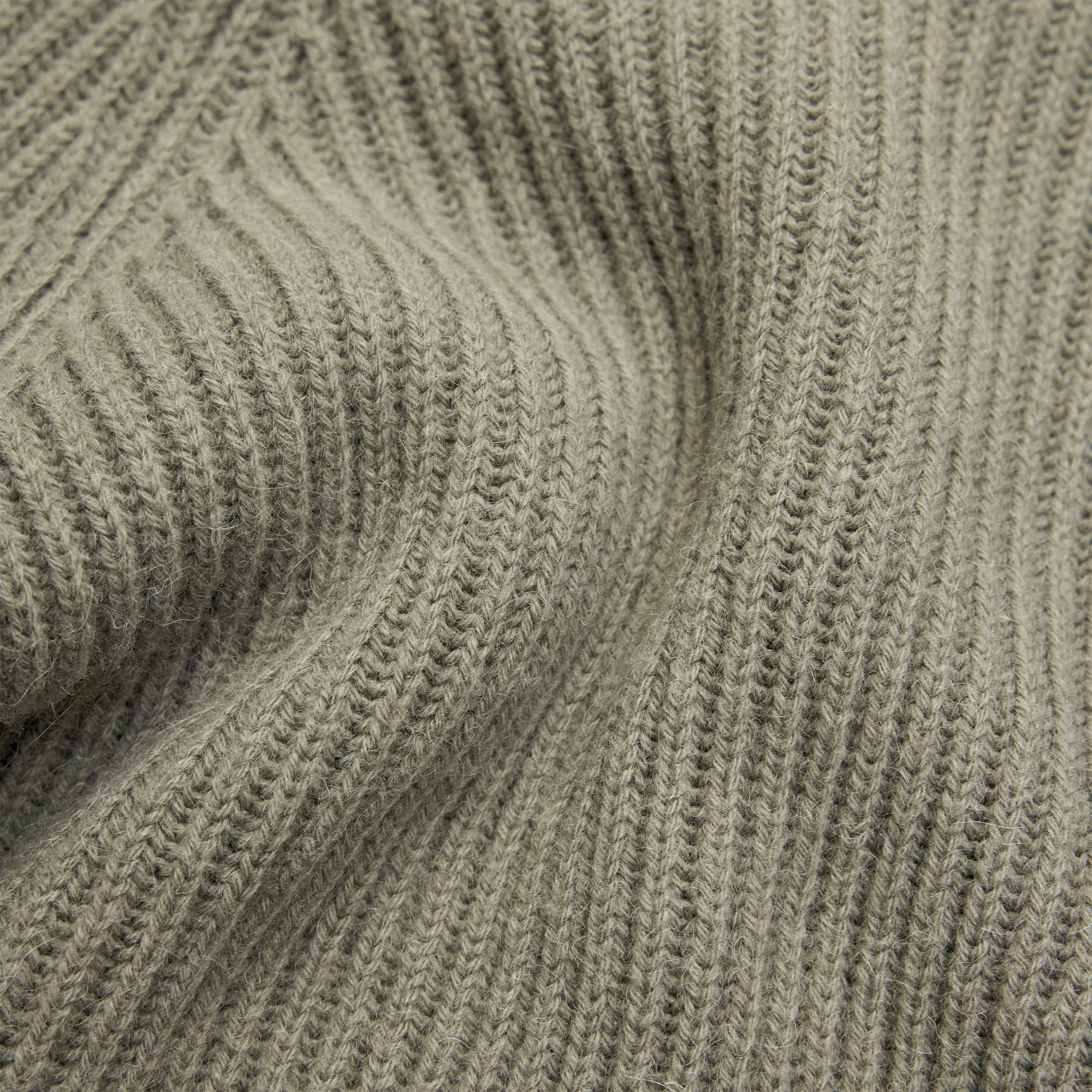 ARVID - Turtleneck jumper in wool and alpaca blend - men - green - Materialbild (B2C)