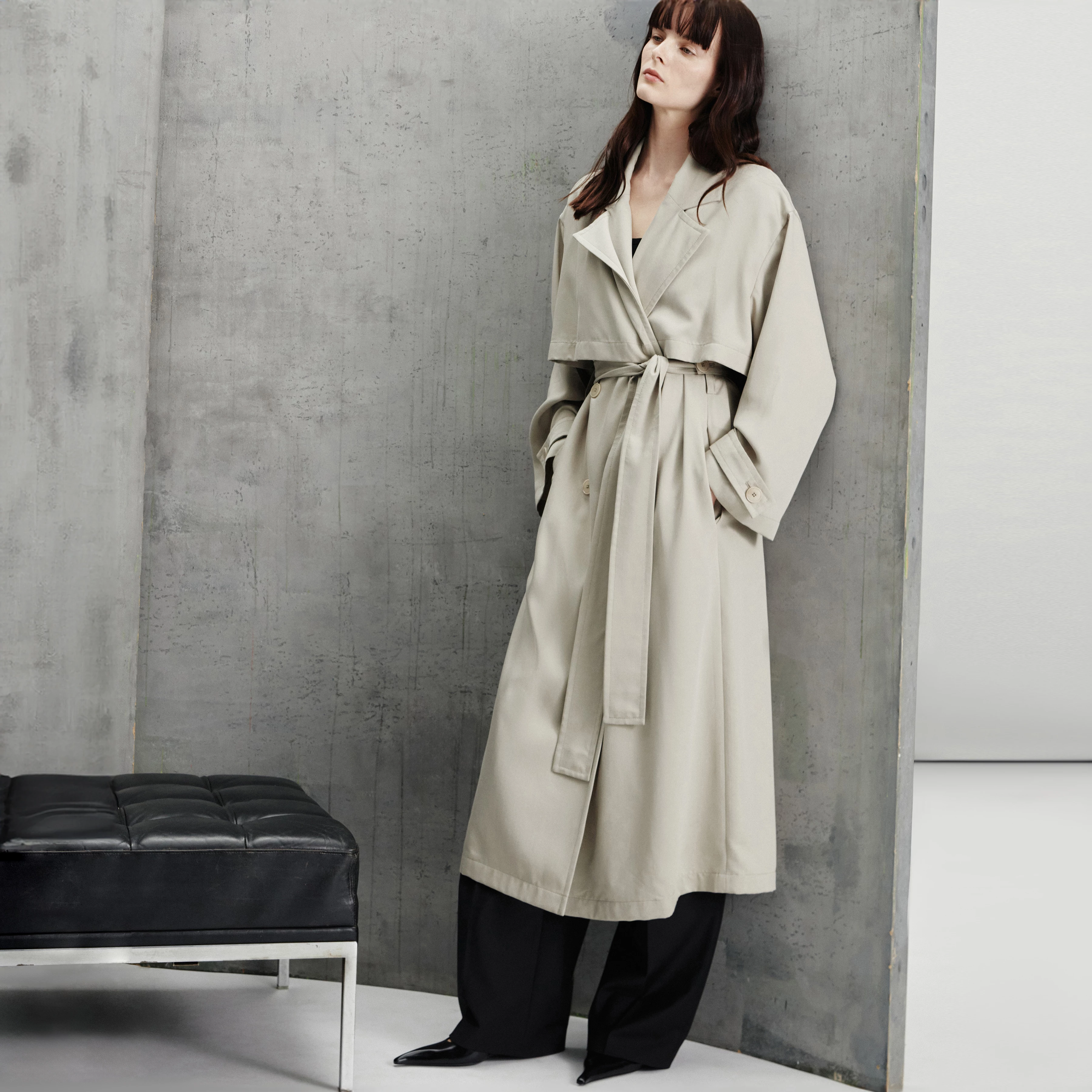 AVETON - Relaxed fit coat in flowing twill. - women - beige