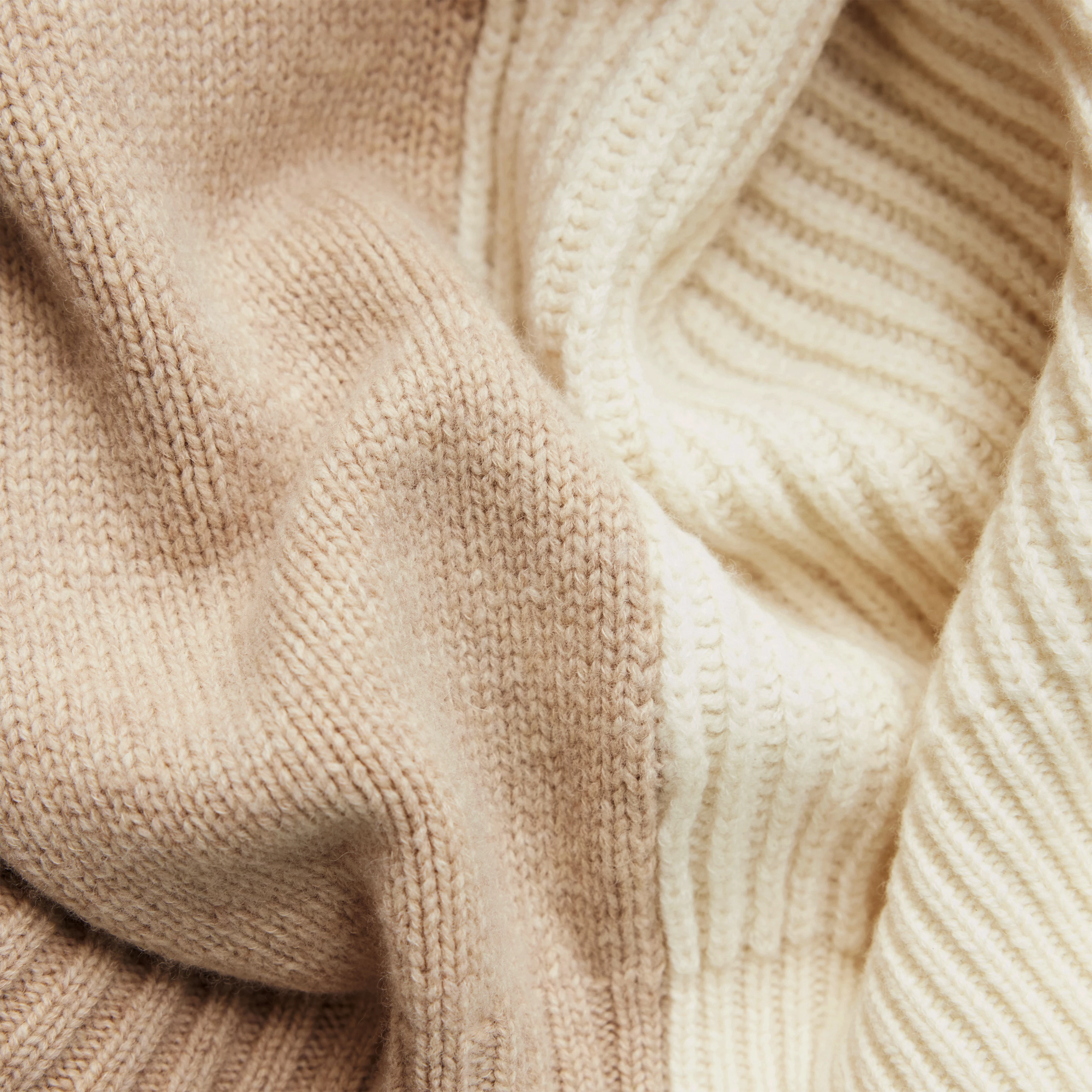 PASELIA - Oversized Pullover in Schurwolle - Damen - beige - Materialbild (B2C)