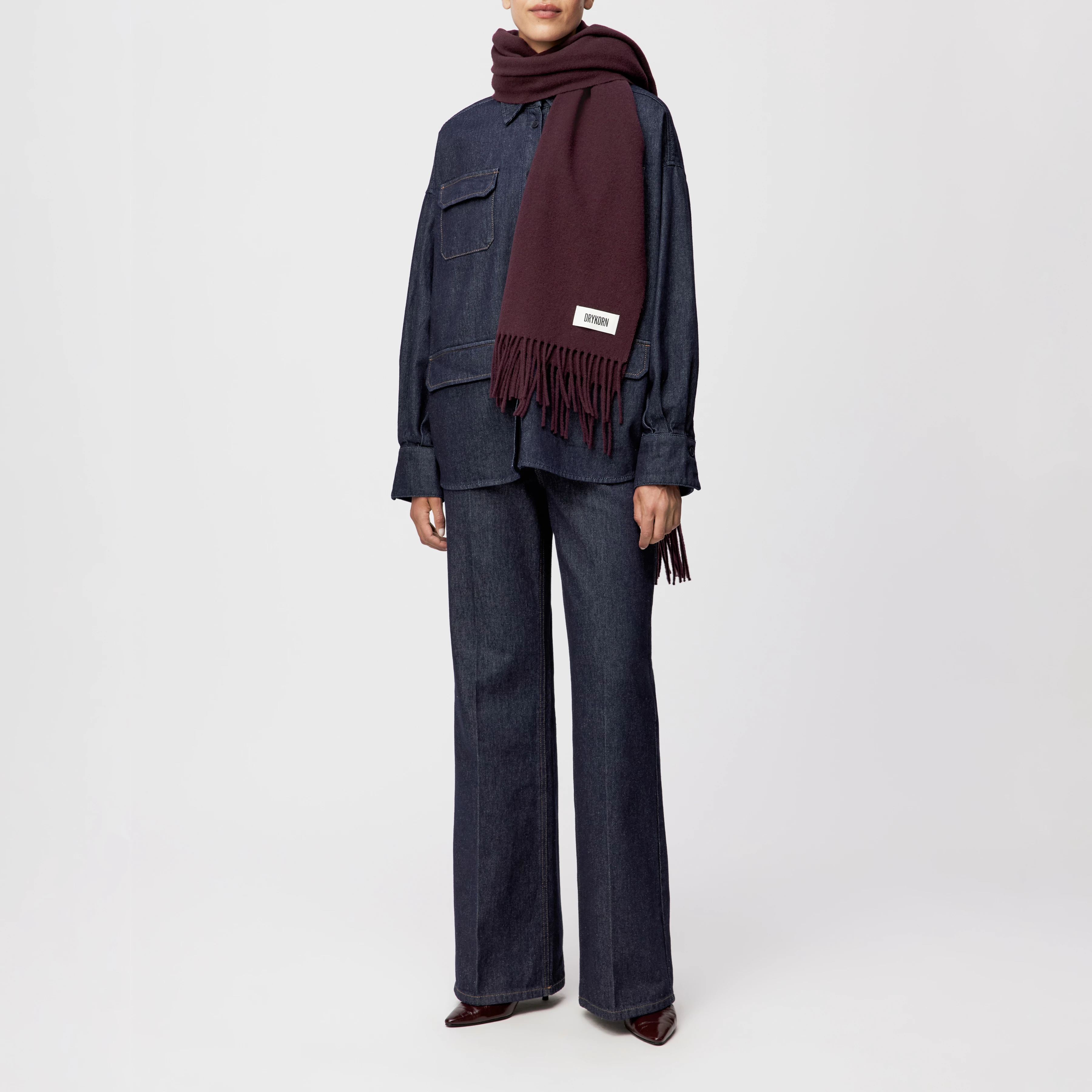 GAZE_4 - Schal in Wolltwill - Unisex - rot - Ganzkörper-Frontansicht