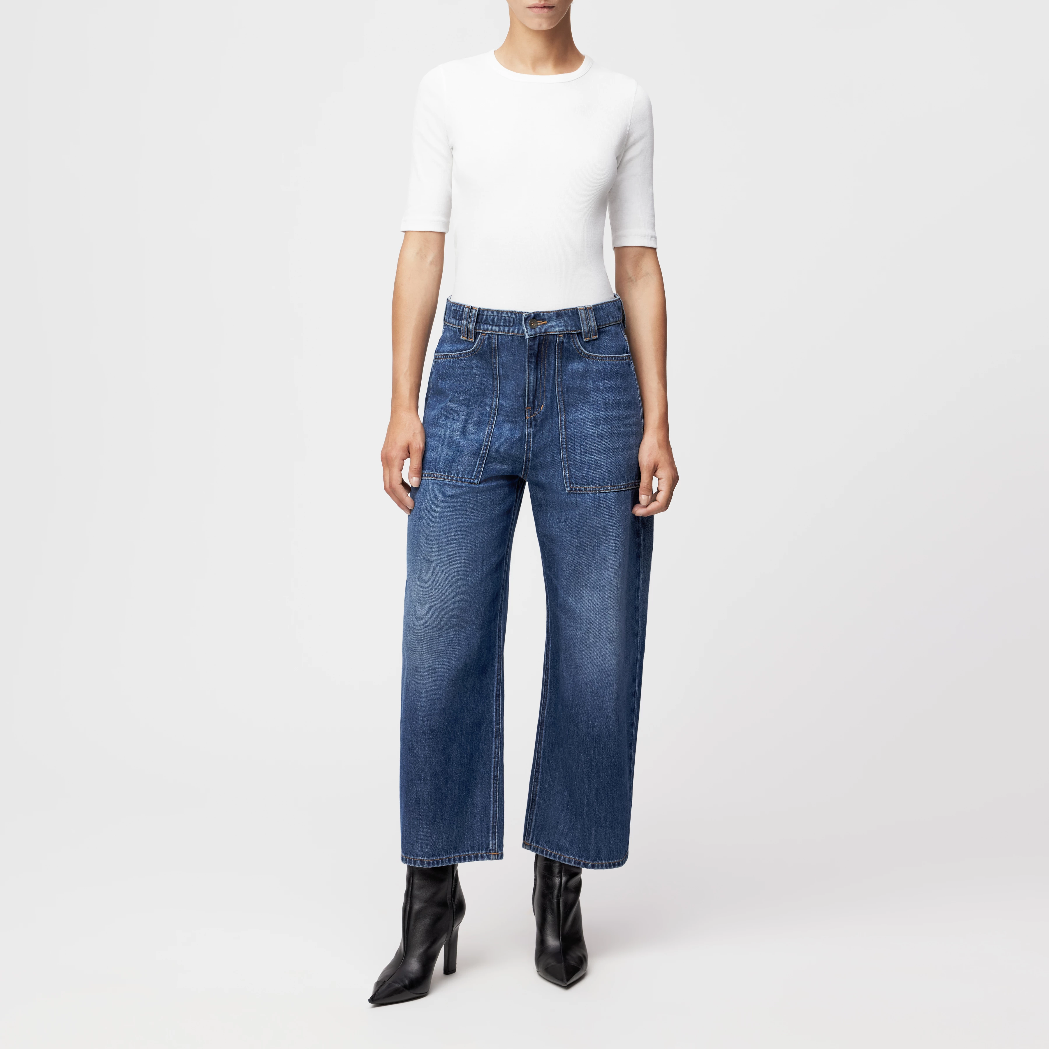 DERIVE - Mid-Waist Jeans in Mid-Blue Denim - Damen - blau - Ganzkörper-Frontansicht