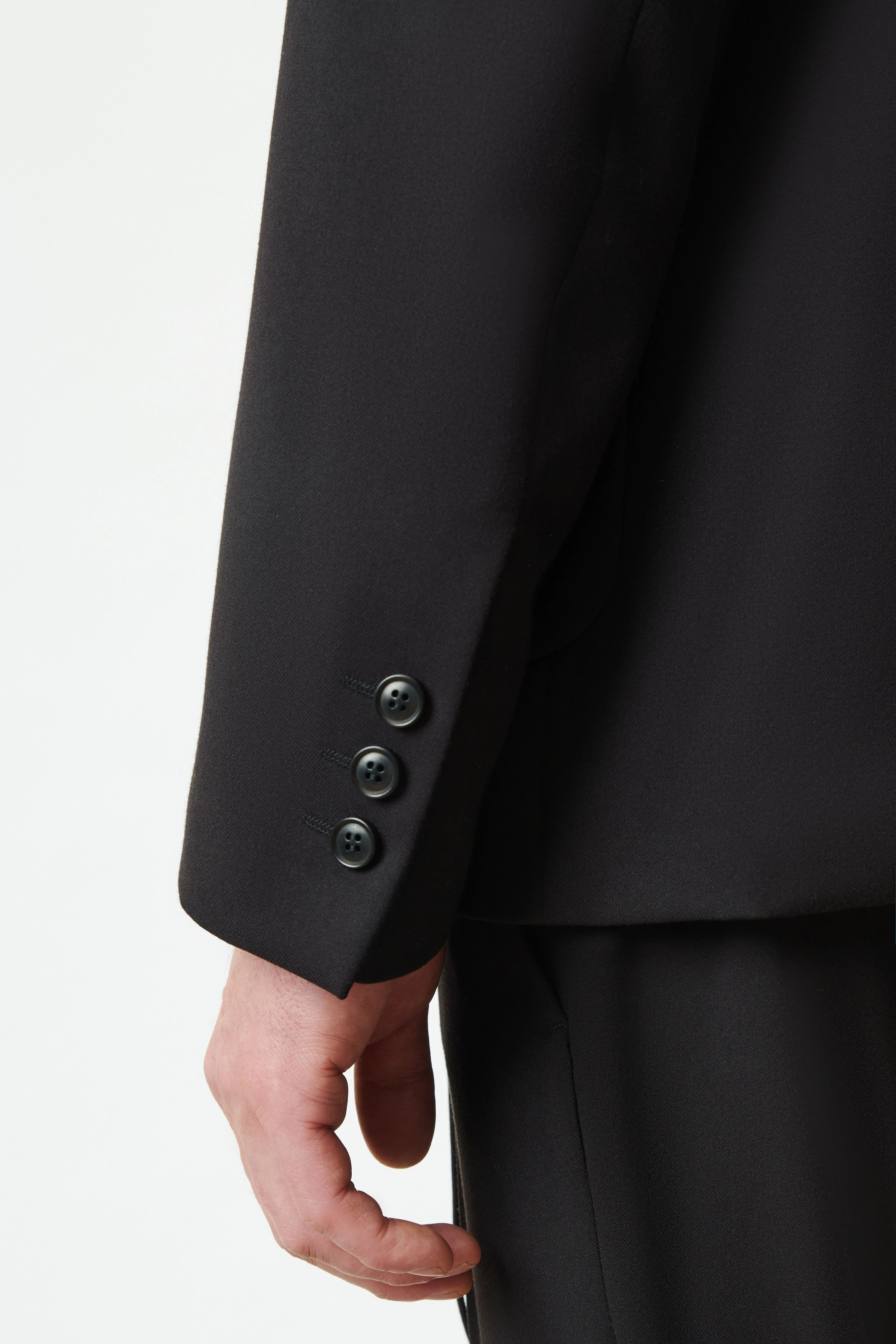 EKBY - Doppelreihiges Regular Fit Sakko in softem Flanell - Herren - schwarz - Detailansicht am Model