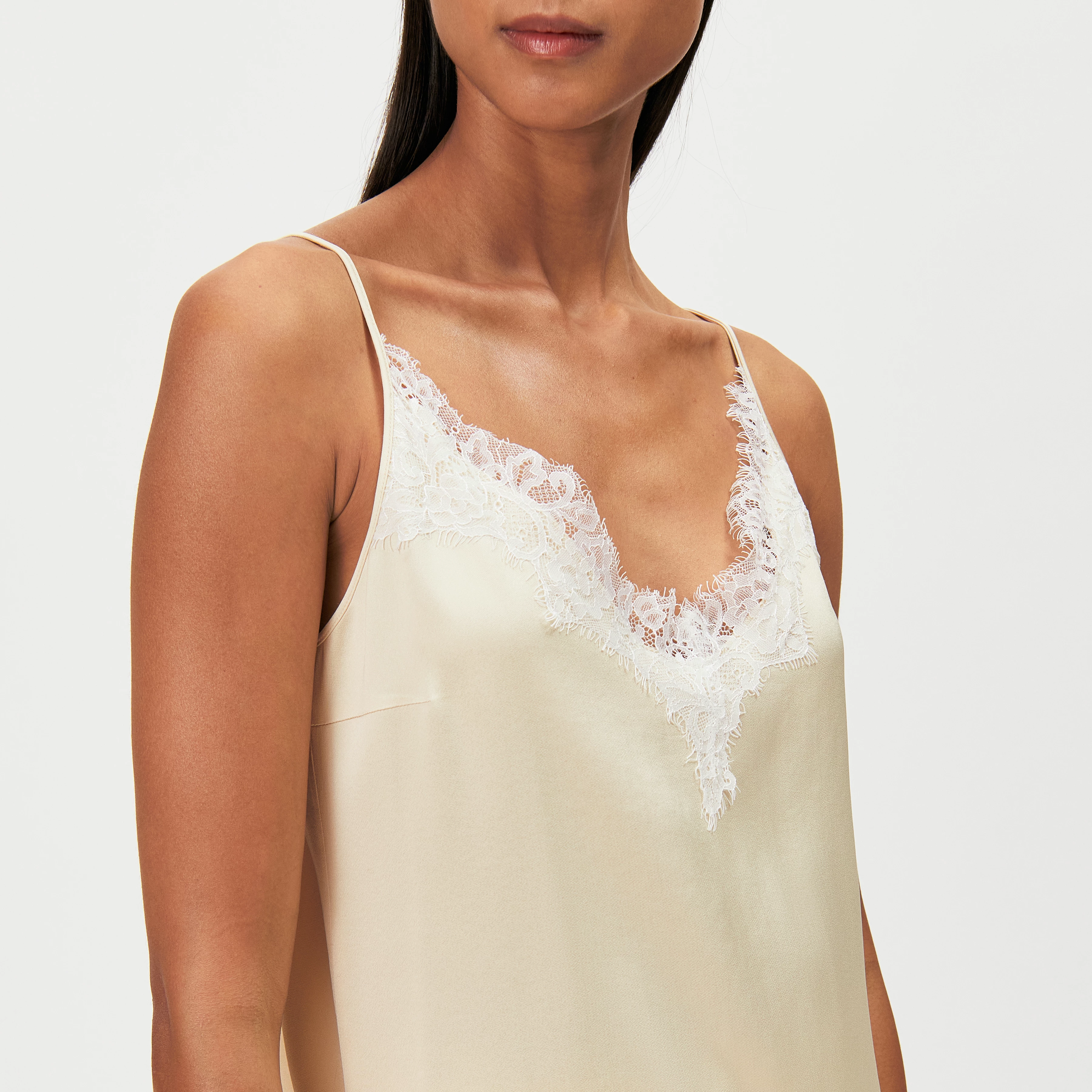 GIONA - V-neck camisole with lace insert - women - yellow - Detailansicht am Model