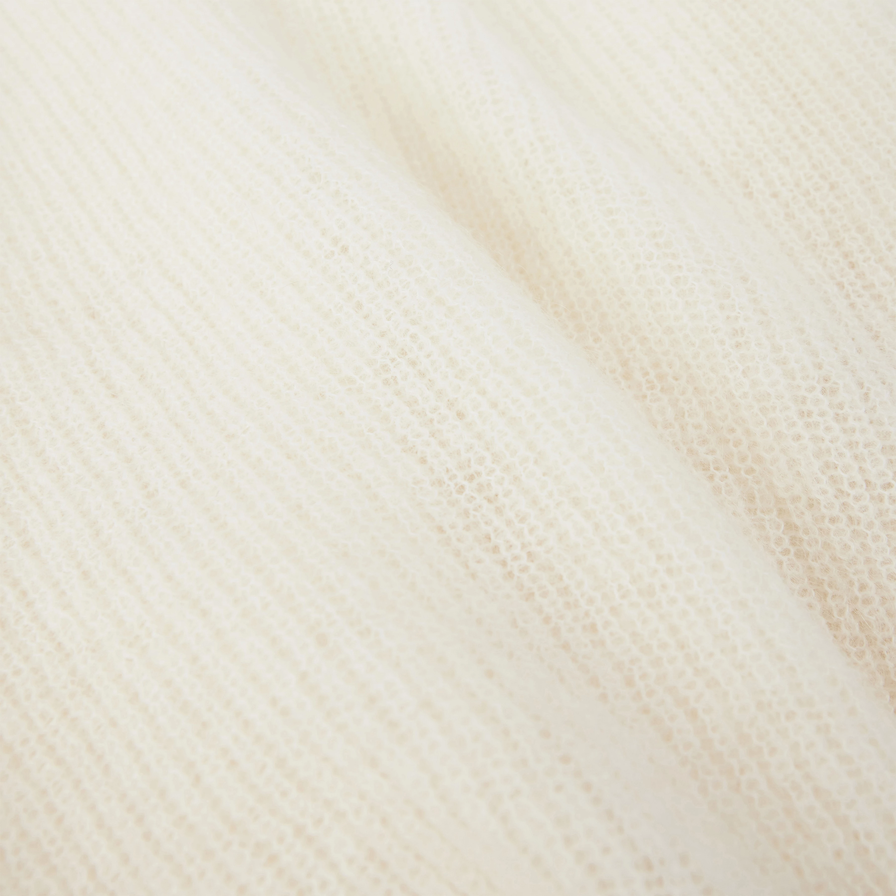 IMENY - Pull court en mélange luxueux d'alpaga Suri - women - blanc cassé - Materialbild (B2C)