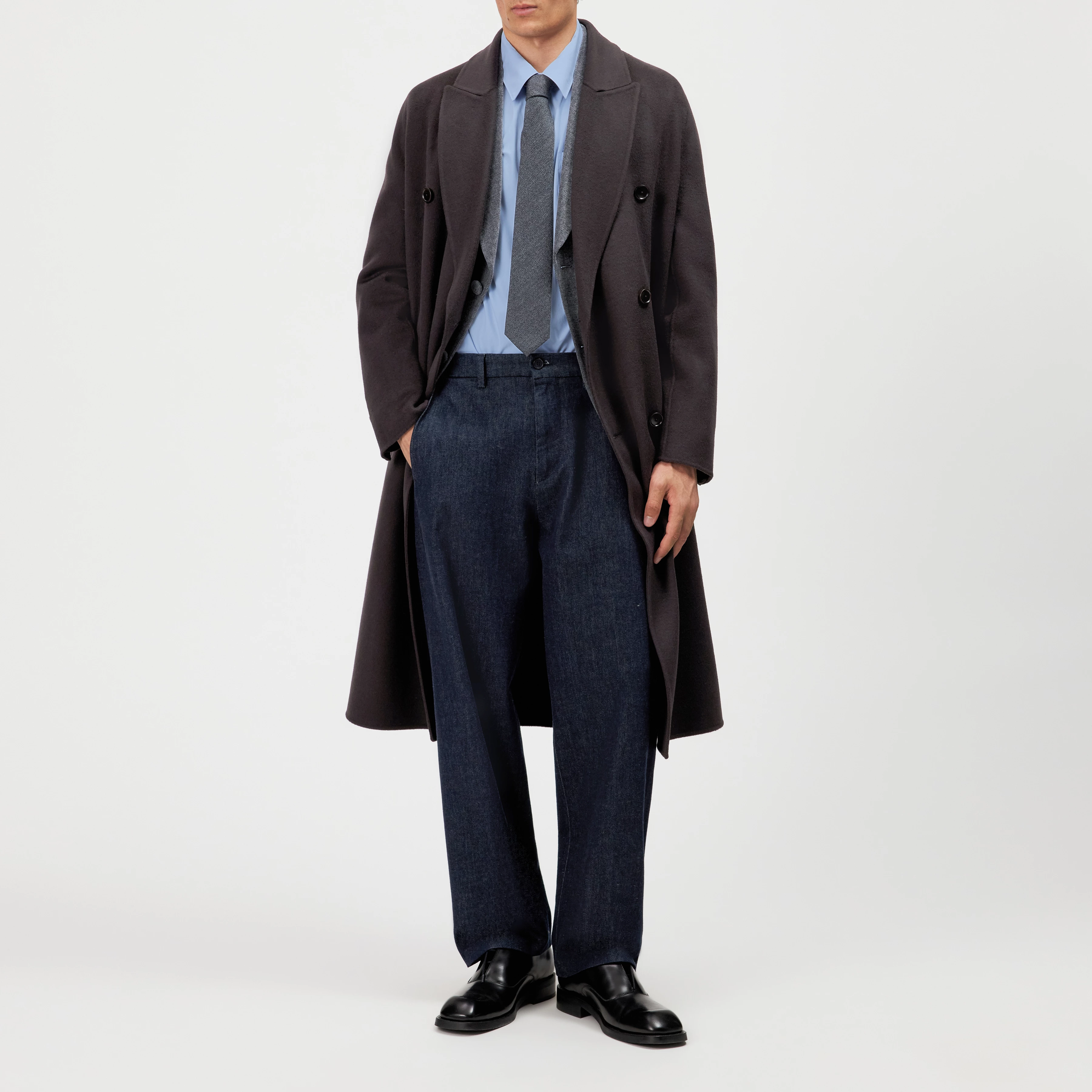 WYACO - Classic relaxed fit denim trousers - men - blue - Ganzkörper-Frontansicht