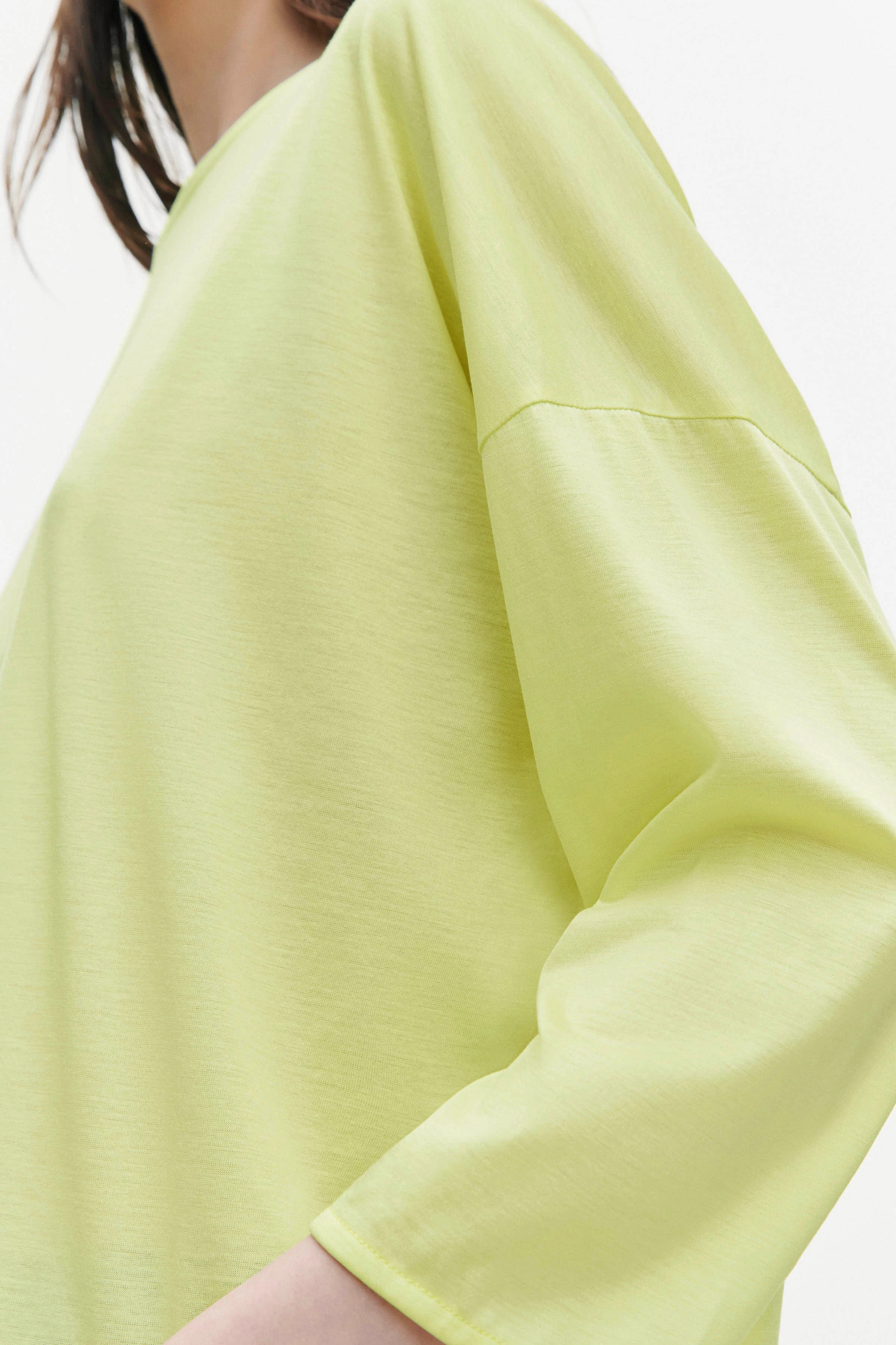 KIRLA - luxoriöses, glänzendes Longsleeve - Damen - gelb - Seitenansicht