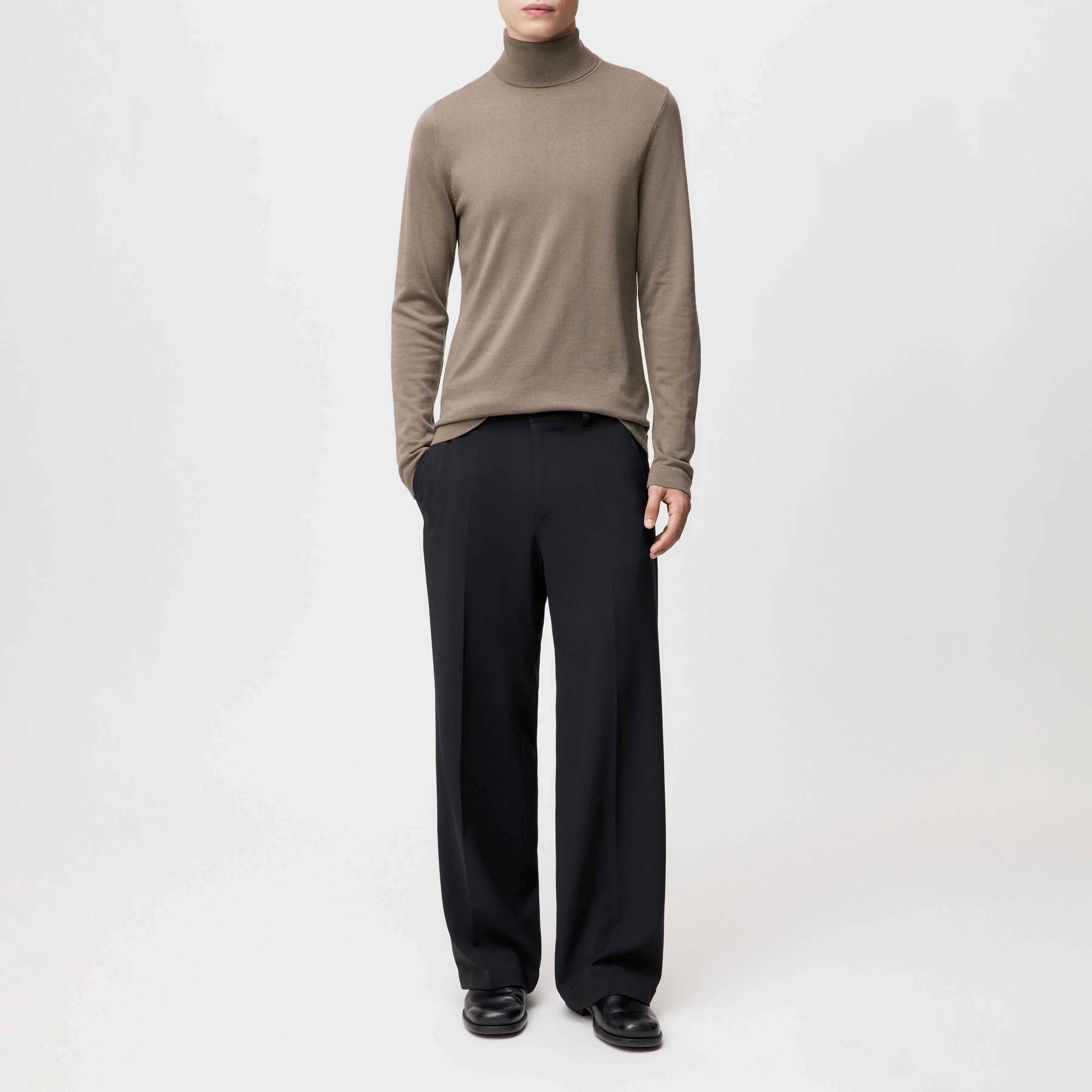 JOEY - Turtleneck jumper in 100% merino wool - men - brown - Ganzkörper-Frontansicht