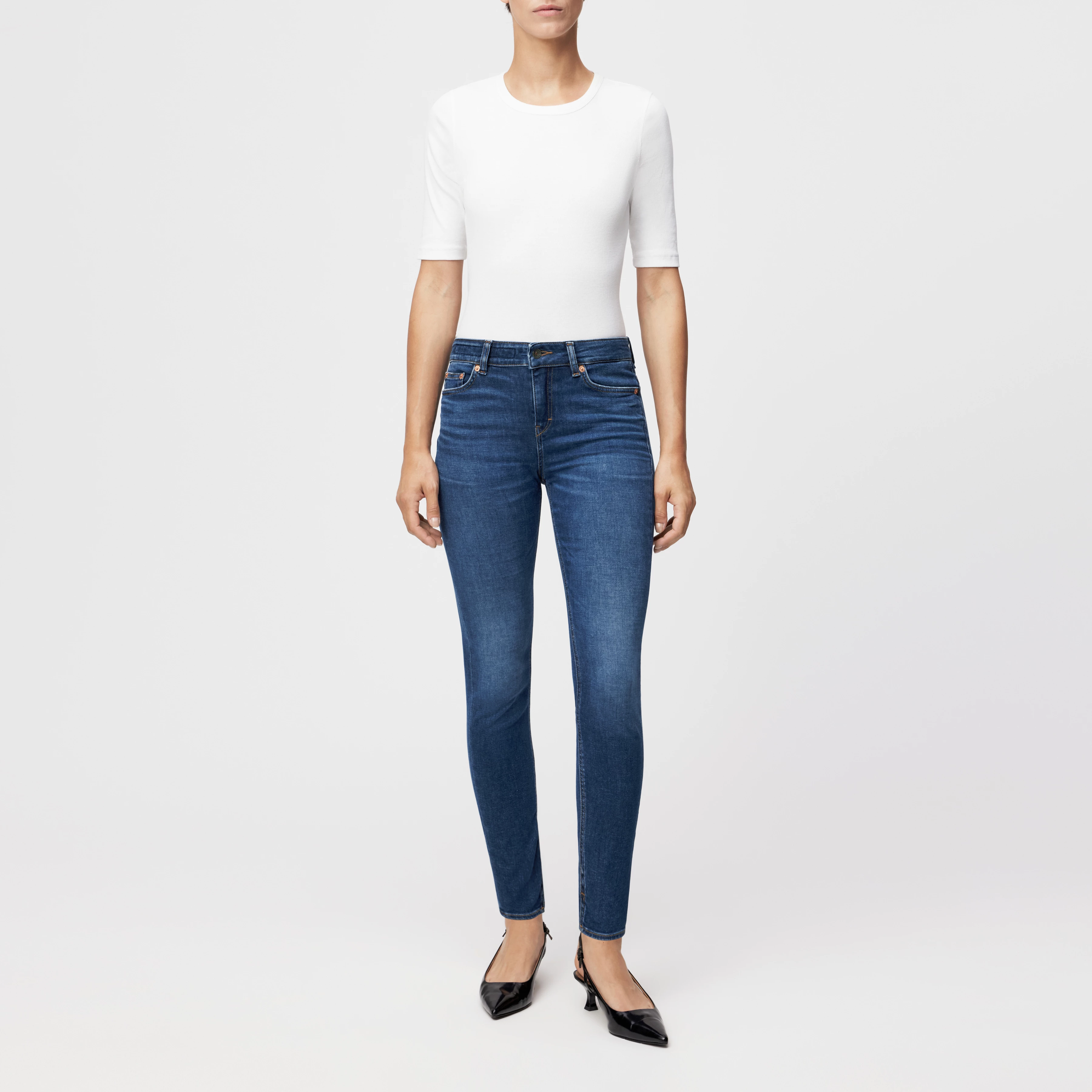 NEED - Low-Waist Skinny Jeans in Blue Denim - Damen - blau - Ganzkörper-Frontansicht
