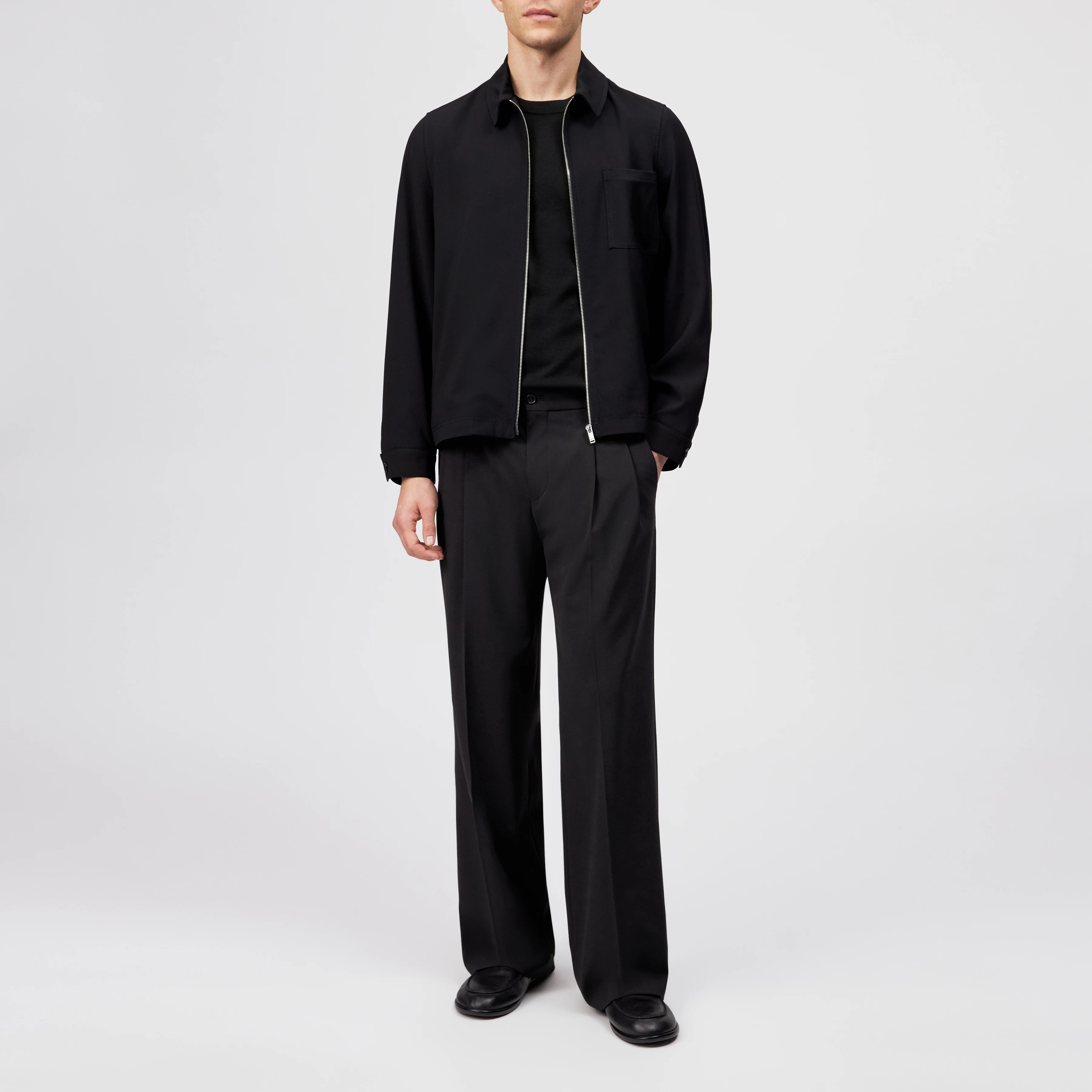 LEEK_WIDE - Relaxed fit broek met bandplooien van gabardine - heren - zwart - Ganzkörper-Frontansicht