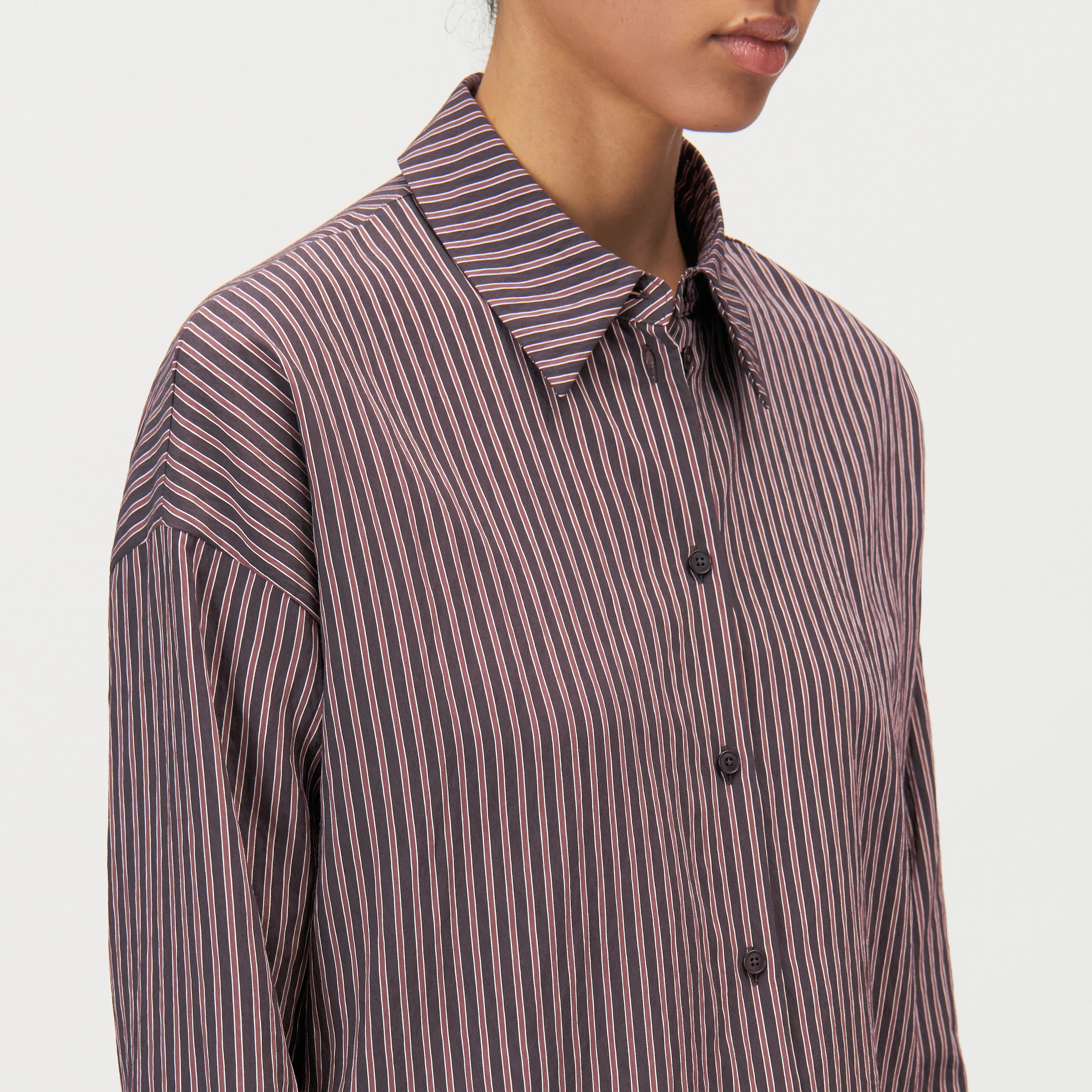 CLOELIA - Classic shirt blouse in viscose mix - women - brown - Detailansicht am Model