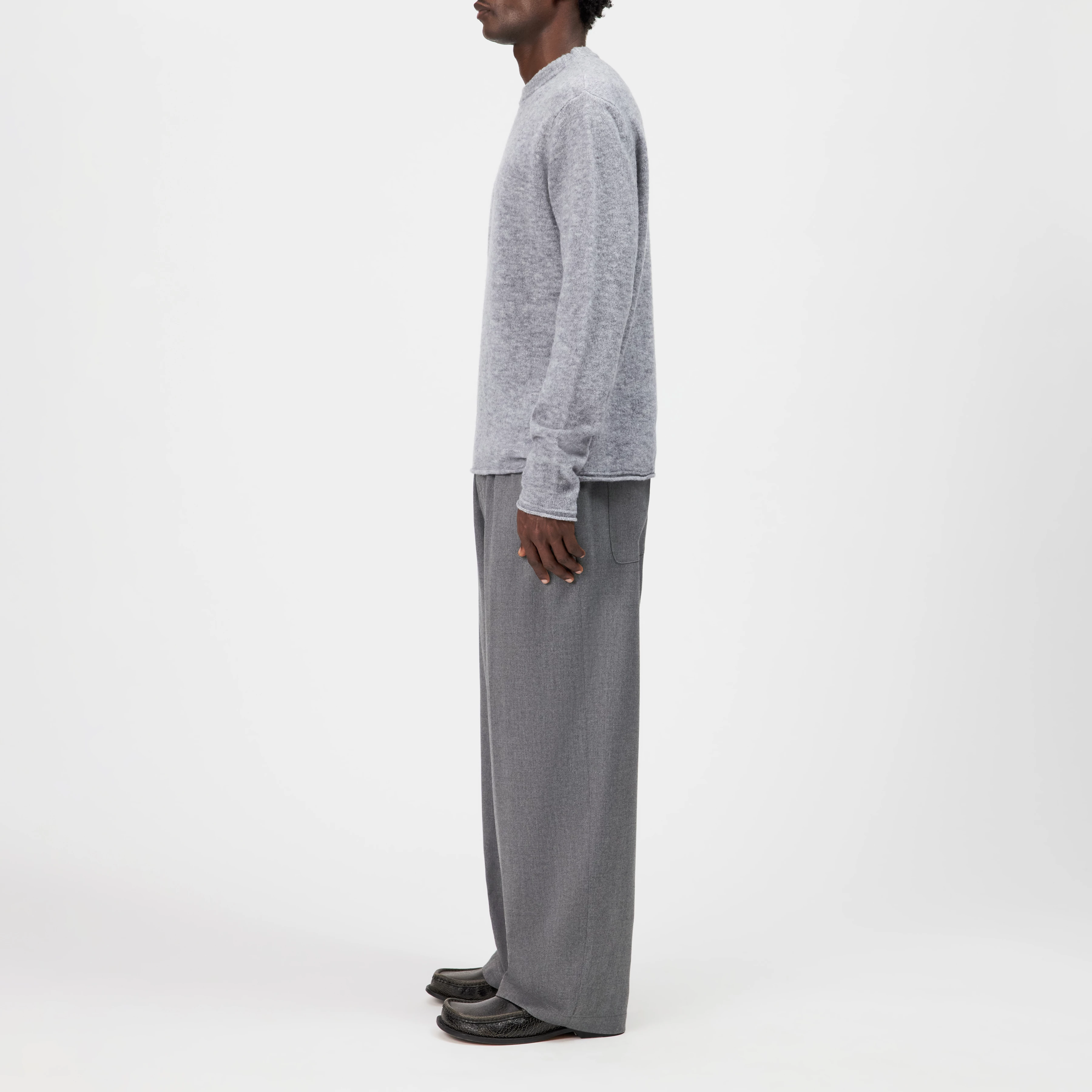 LEANDO - Round-neck jumper in wool blend - men - grey - Seitenansicht