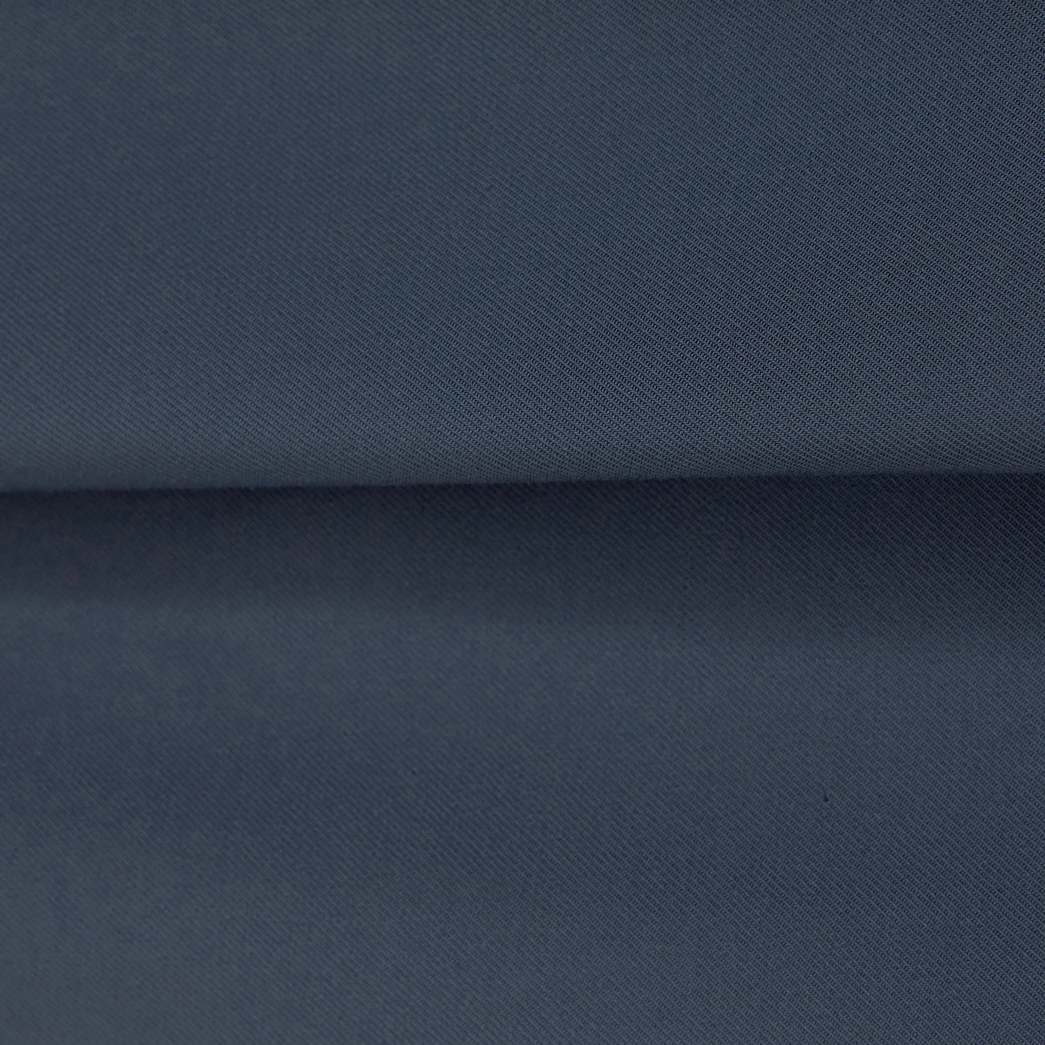 CHASY - Casual trousers with pleats in technical viscose blend - men - blue - Materialbild (B2C)