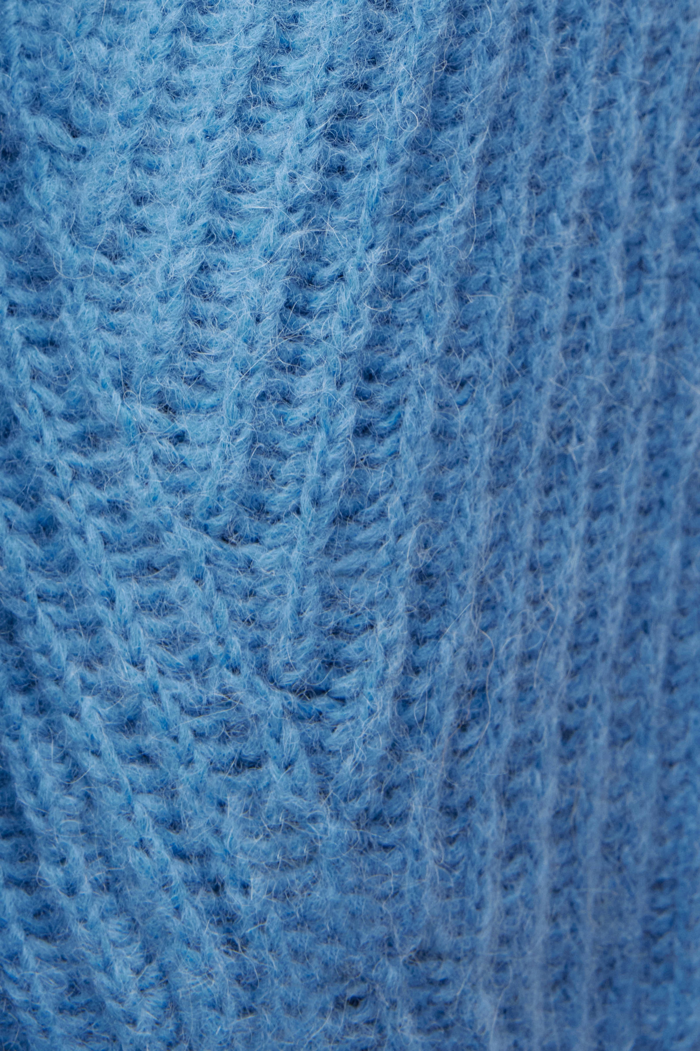 LYNETTE - Pullover aus Alpaka-Mix - Damen - blau - Detailansicht am Model