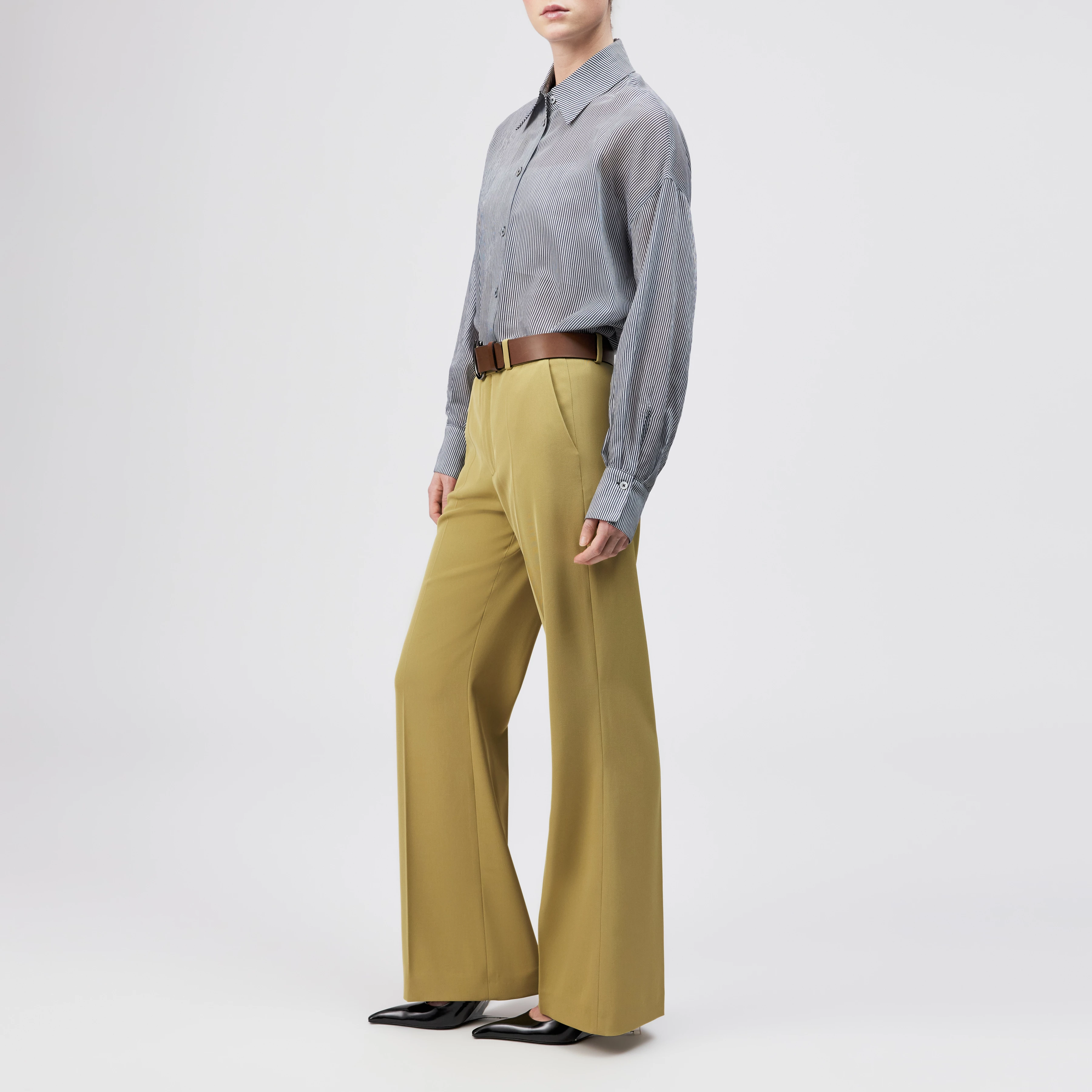 ARGUE - Techno-twill flared trousers - women - brown - Seitenansicht
