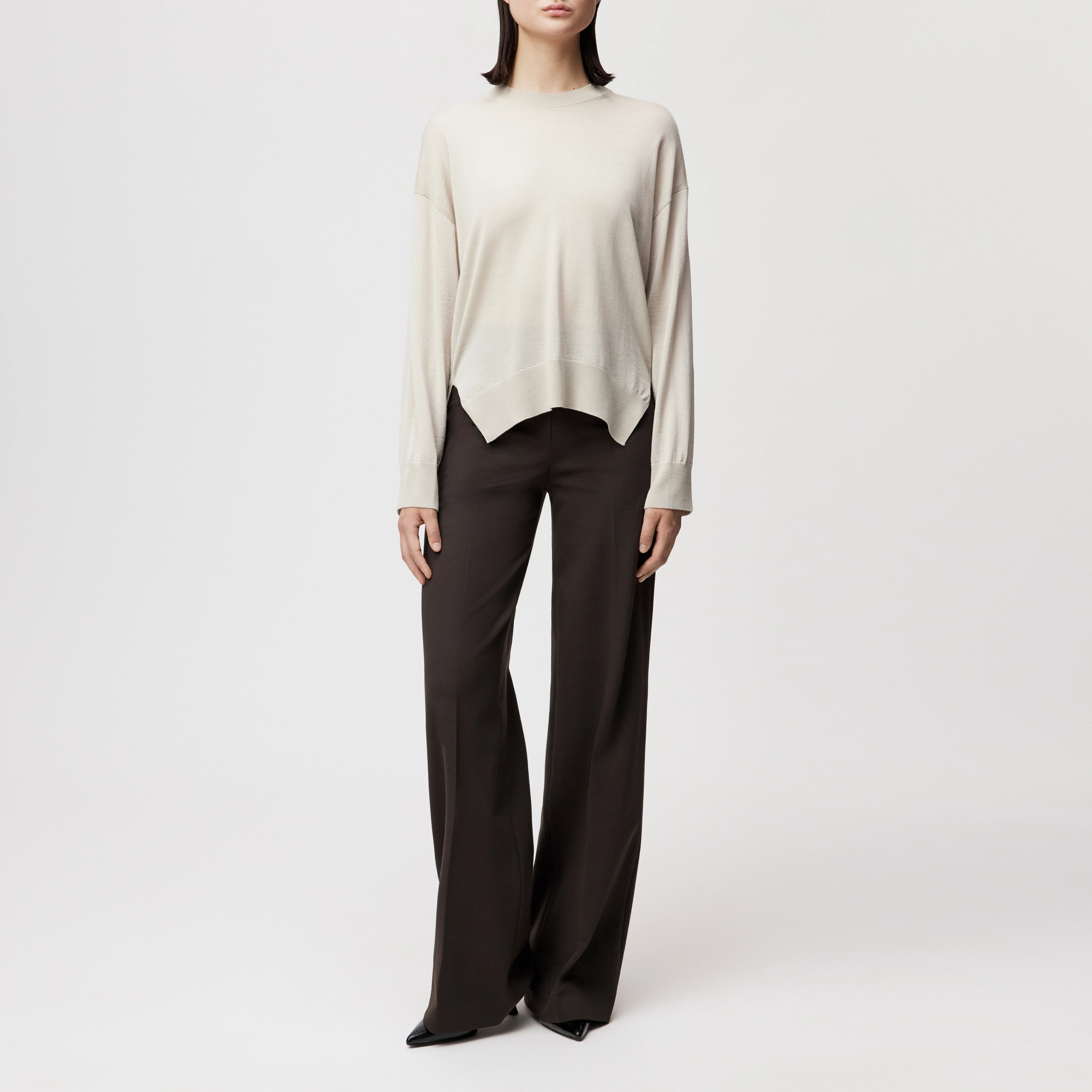 LIZIELA - Pull à col rond en laine mérinos fine - women - beige - Ganzkörper-Frontansicht