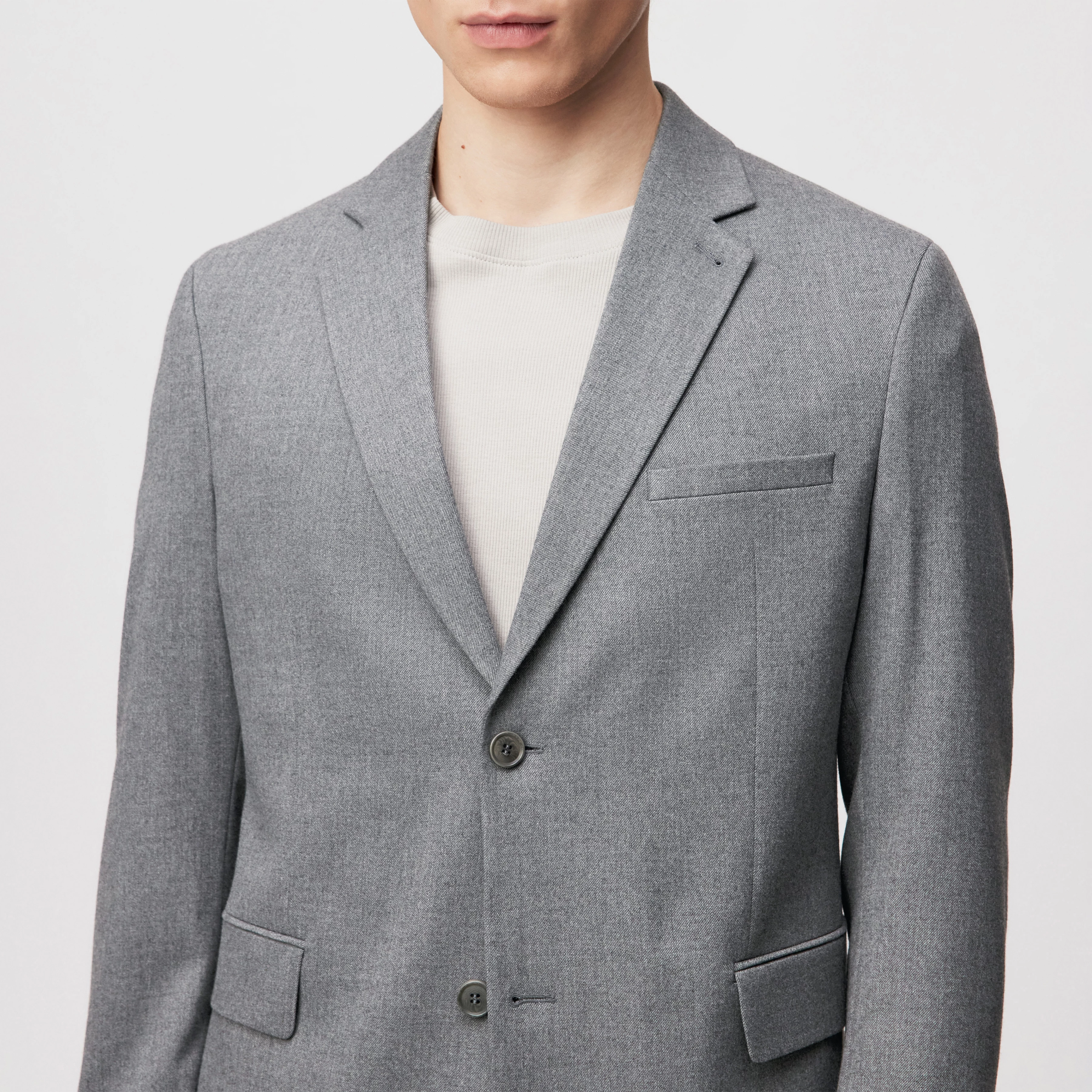 YAMES - Einreihiges Sakko in softem Flanell - Herren - grau - Detailansicht am Model