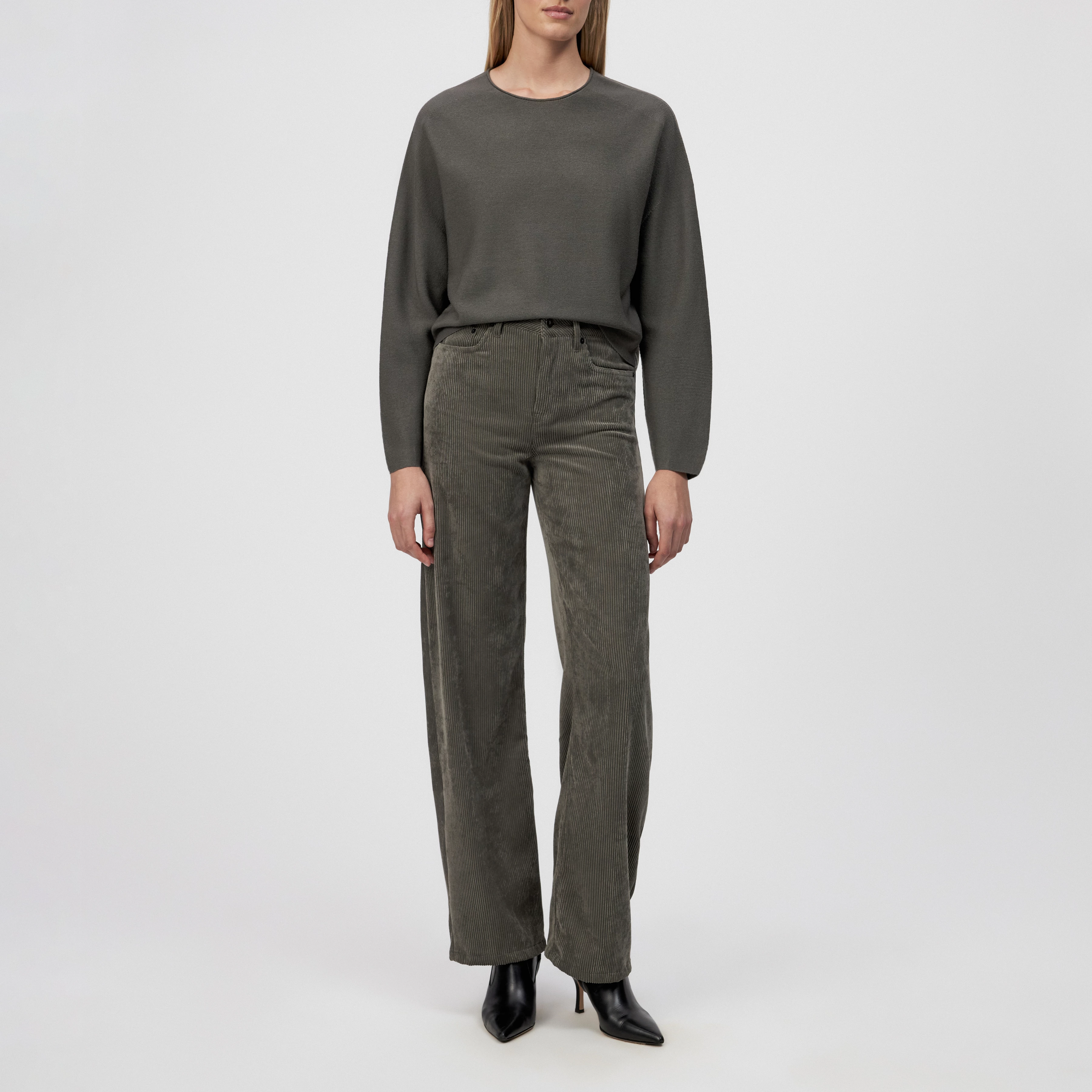 MEAMI - Cropped egg-shaped jumper in 100% merino wool - women - grey - Ganzkörper-Frontansicht