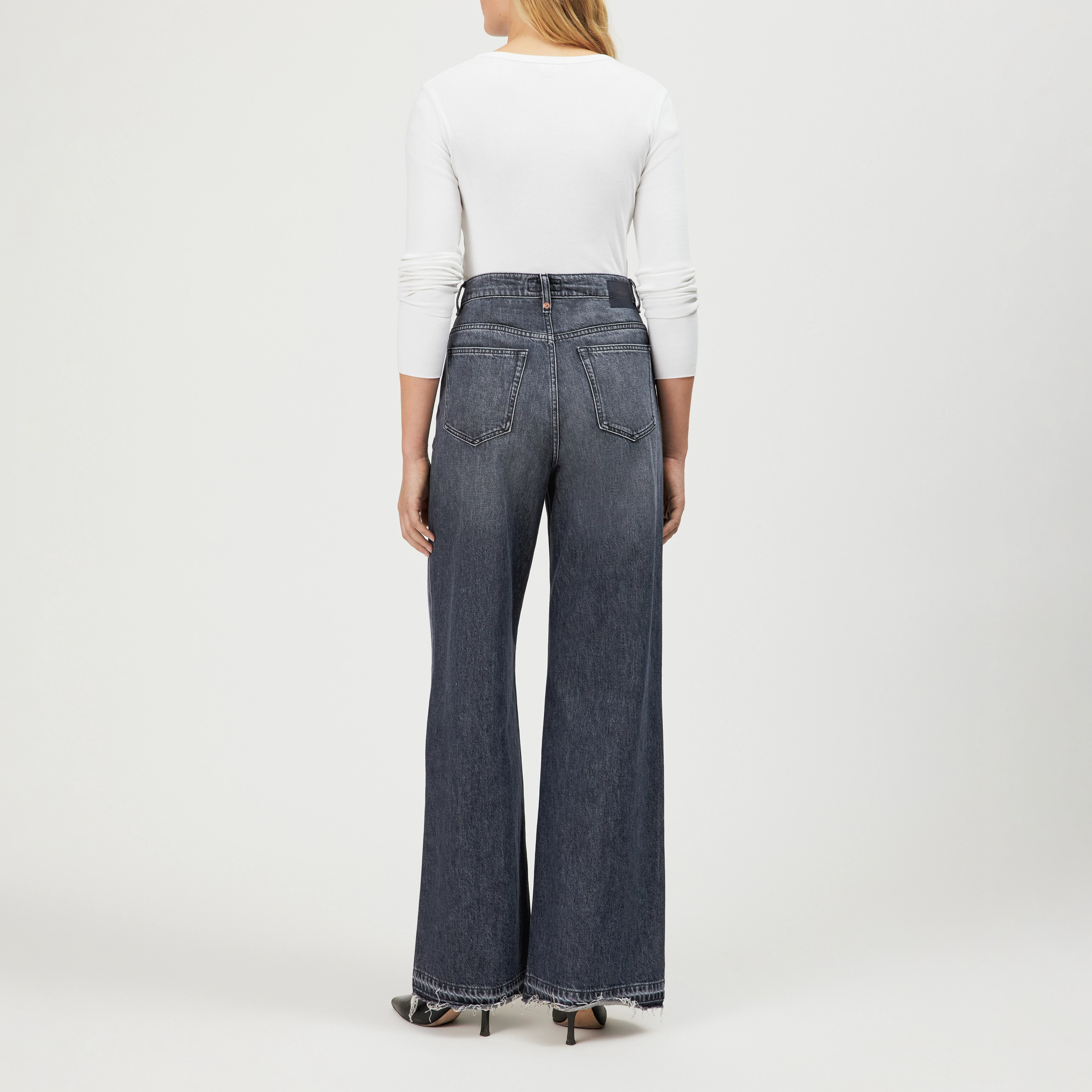 SEAR_1 - High Waist Denim with Wide Leg and Open Cut - women - blue - Rückansicht