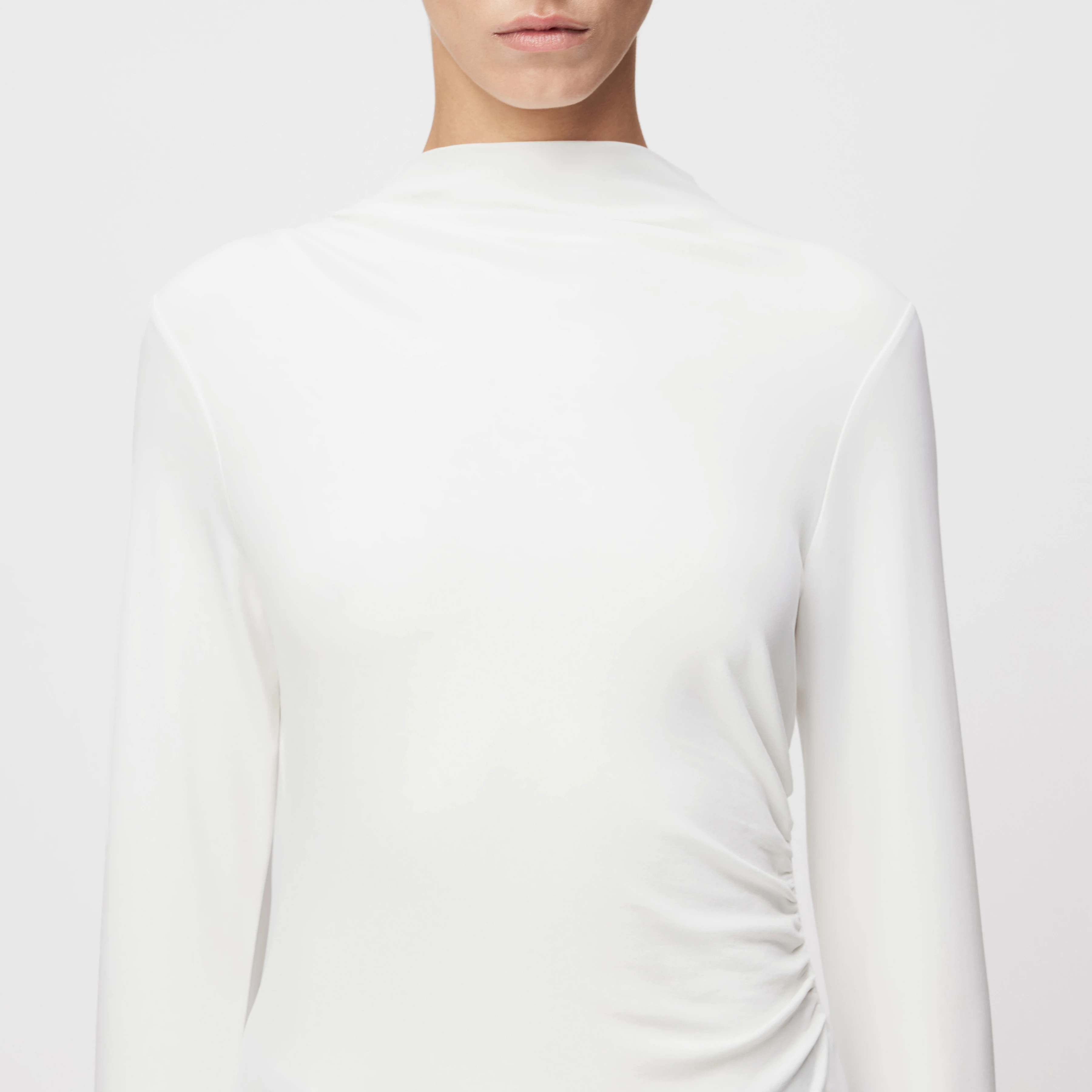 TIRY - Longsleeve in Lyocell-Mix - Damen - off white - Detailansicht am Model