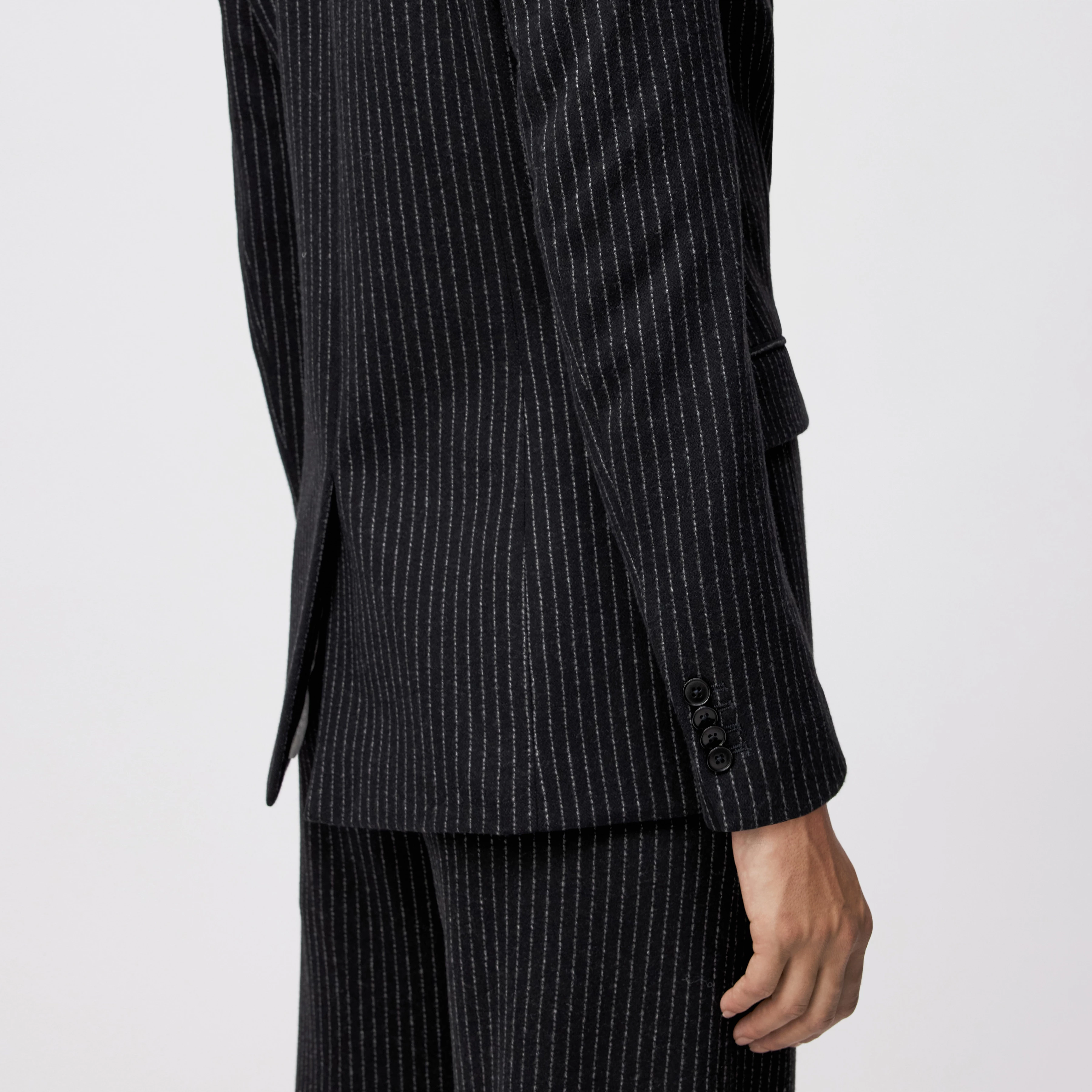 ATLIN_2 - Single-button blazer in cotton blend - women - Natural Aluminium - Detailansicht am Model