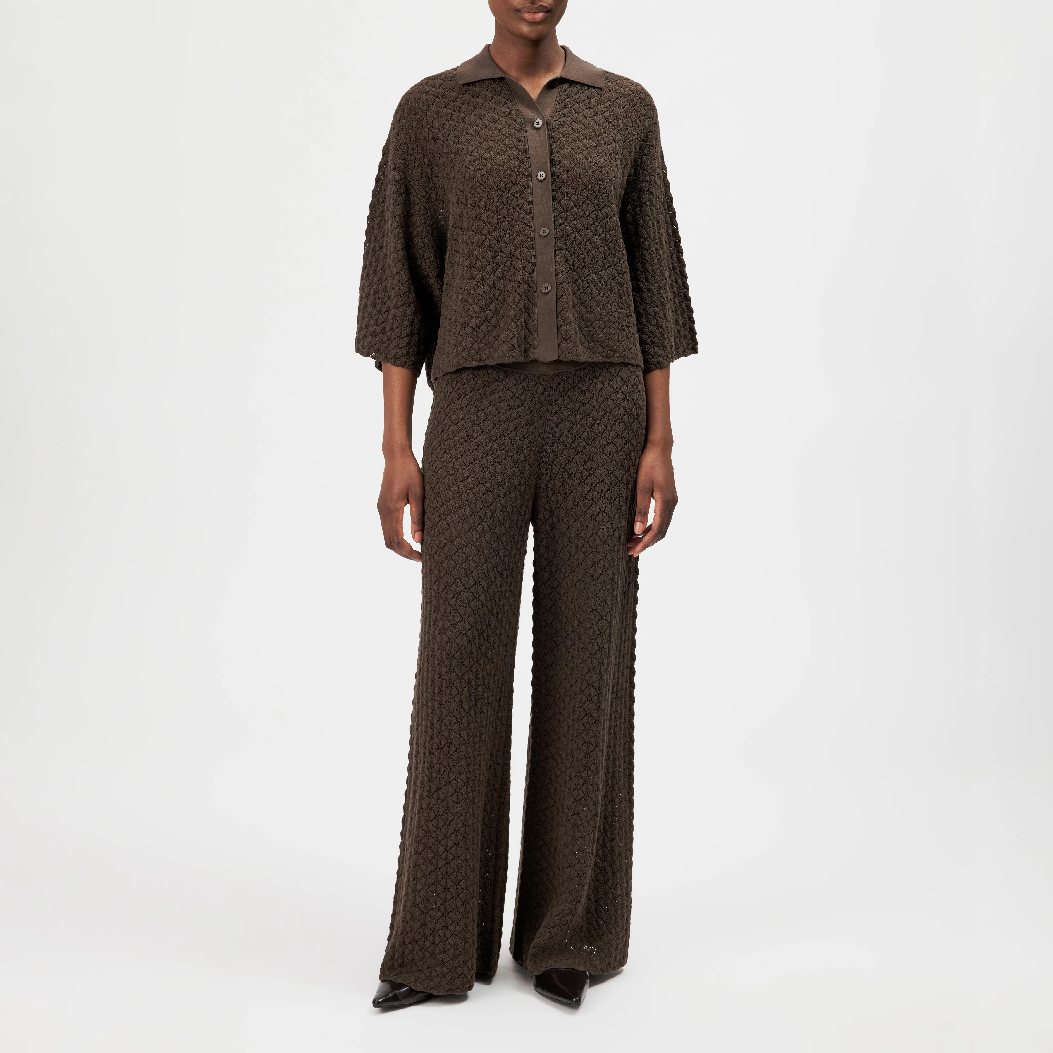 LOYSIA - Cropped overshirt in textured fine knit look - women - brown - Ganzkörper-Frontansicht