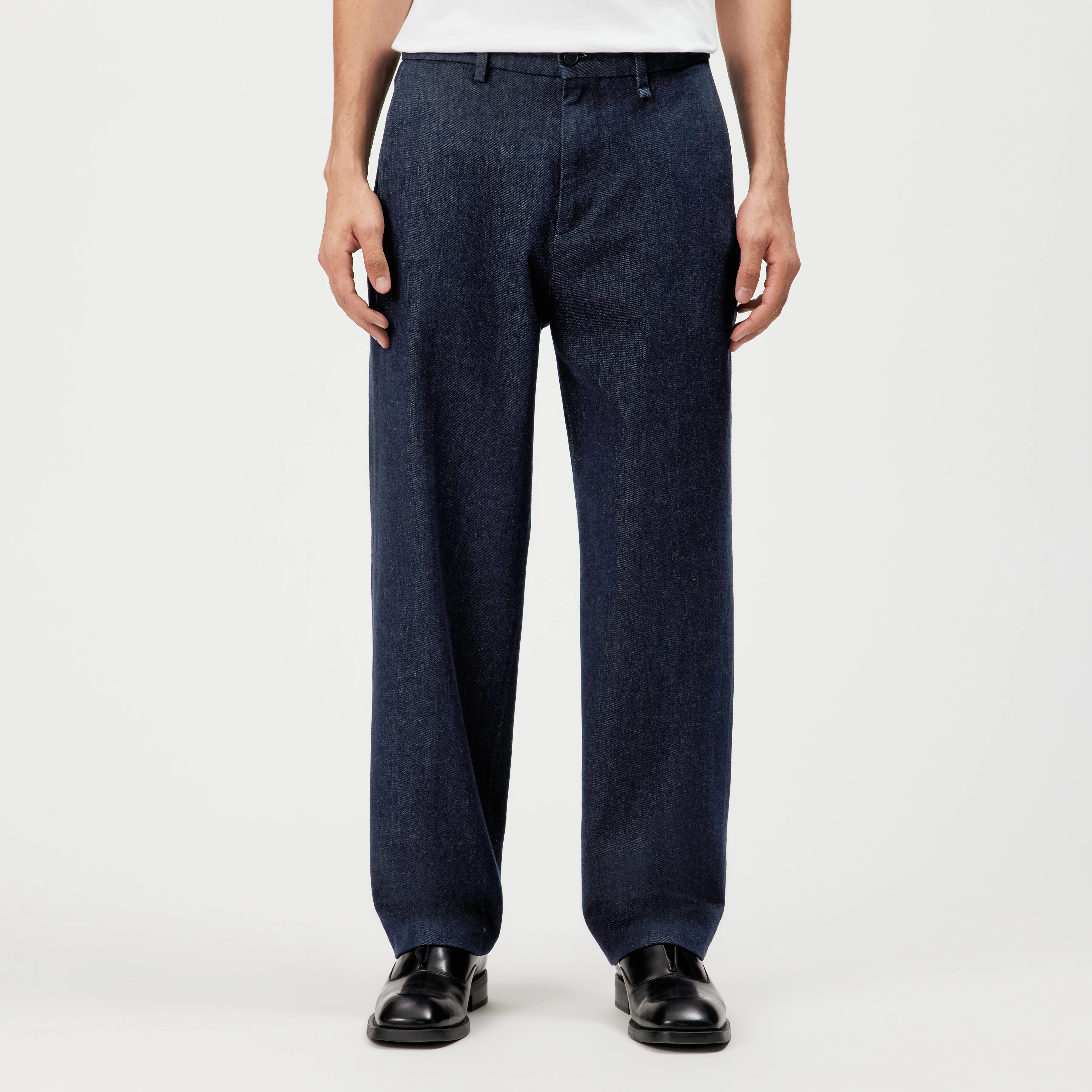 WYACO - Classic relaxed fit denim trousers - men - blue - Frontansicht