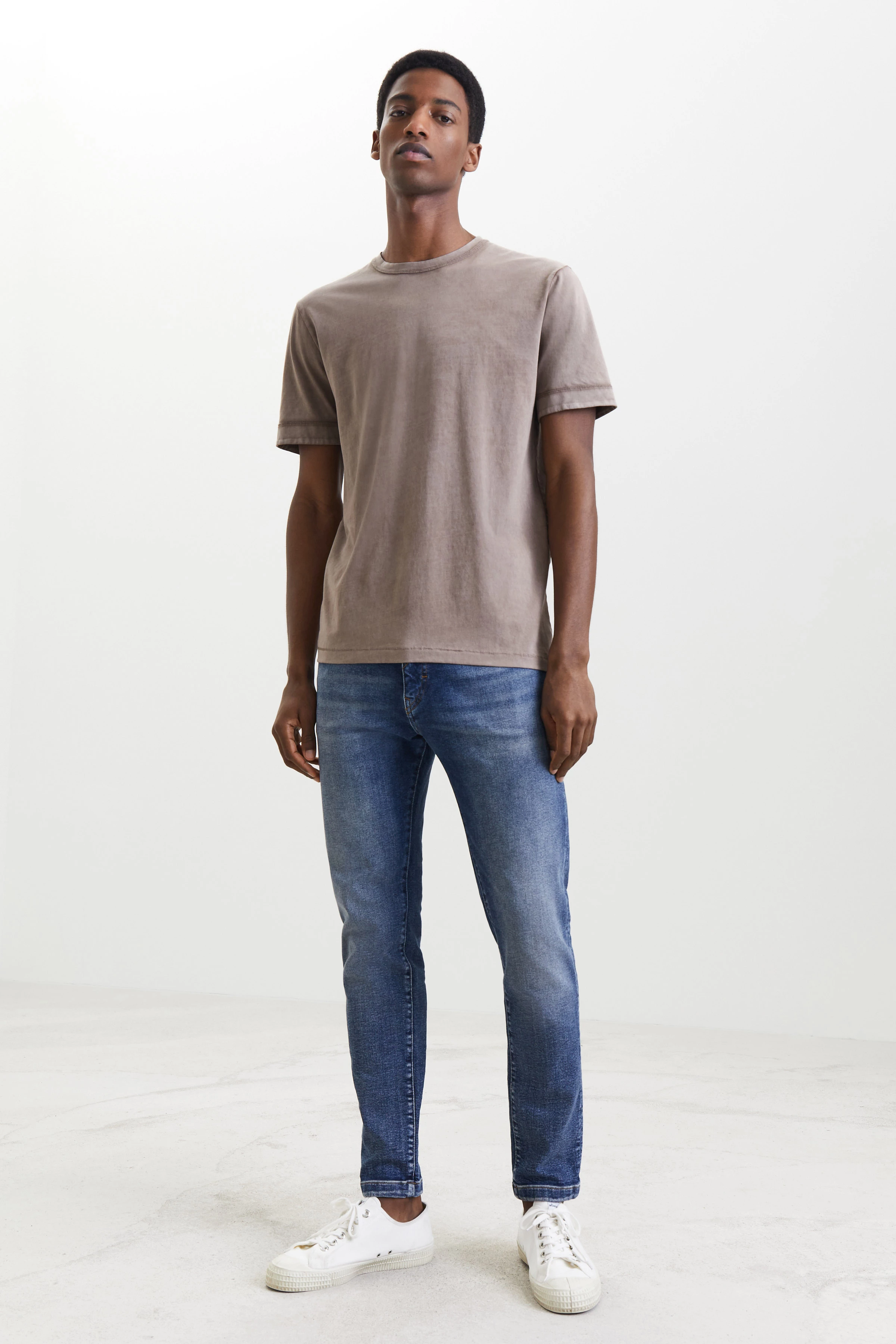 RAPHAEL - T-shirt in puur katoen - heren - bruin - Ganzkörper-Frontansicht