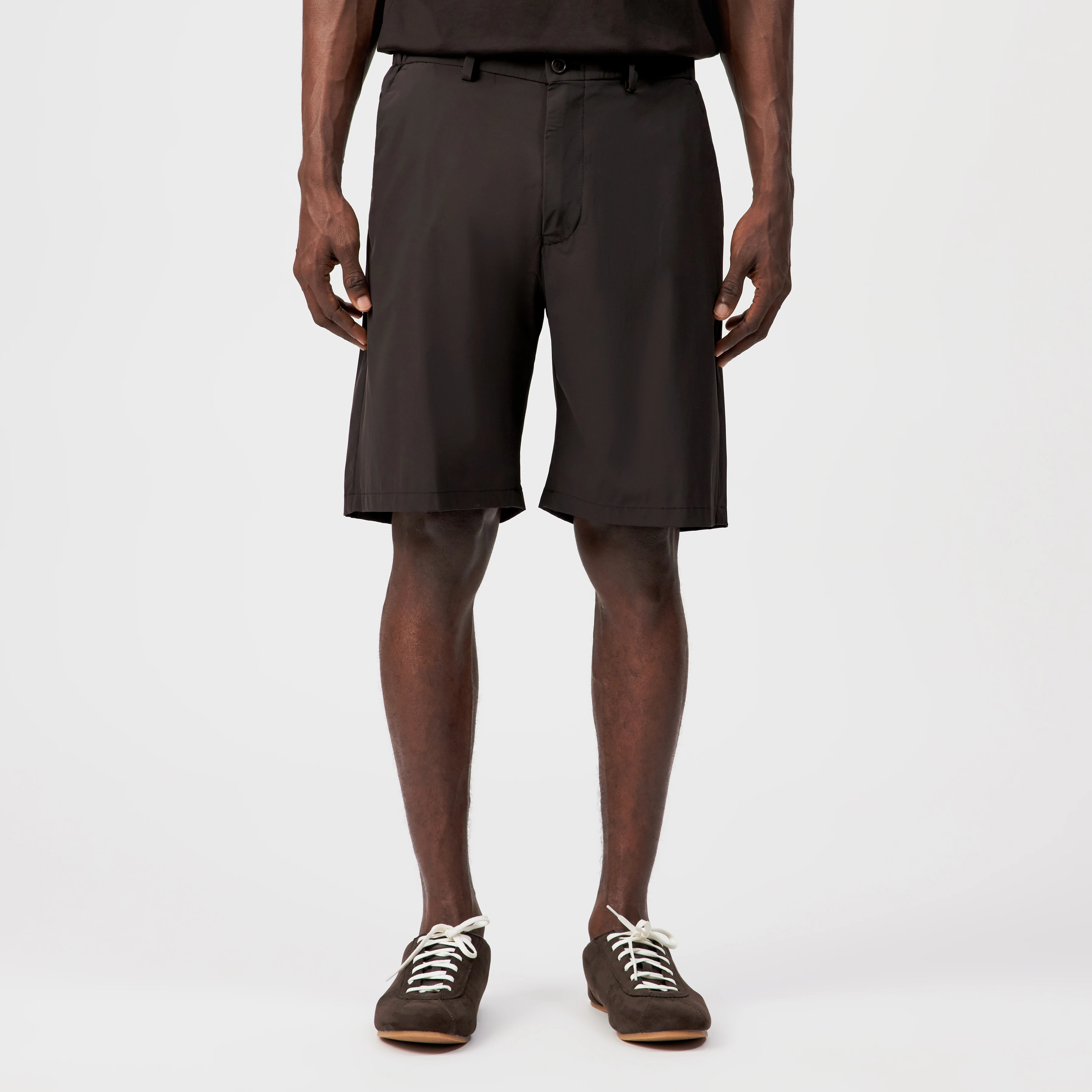 YASAN - Regular fit shorts in techno-crêpe - men - brown - Frontansicht