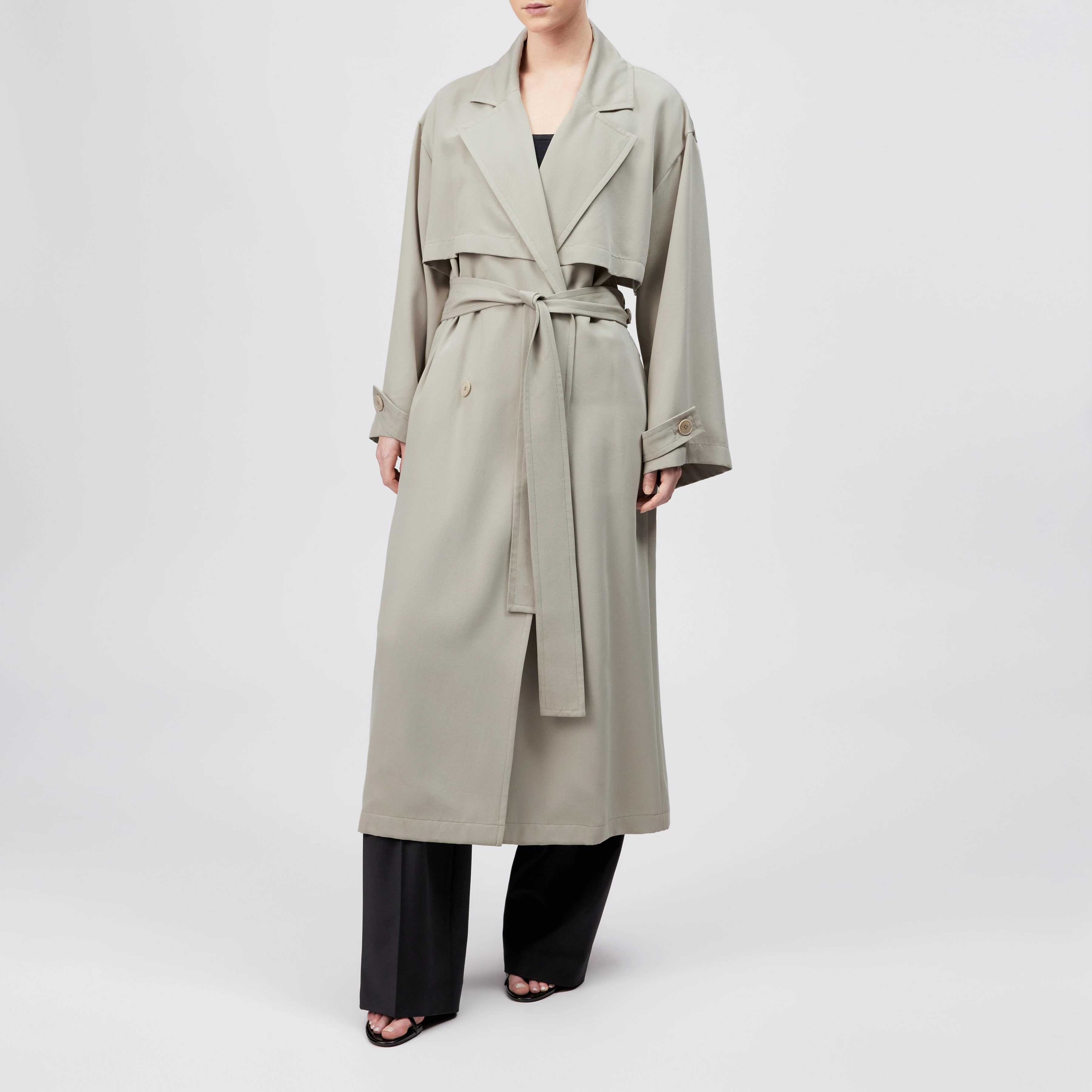AVETON - Relaxed fit coat in flowing twill. - women - beige - Frontansicht