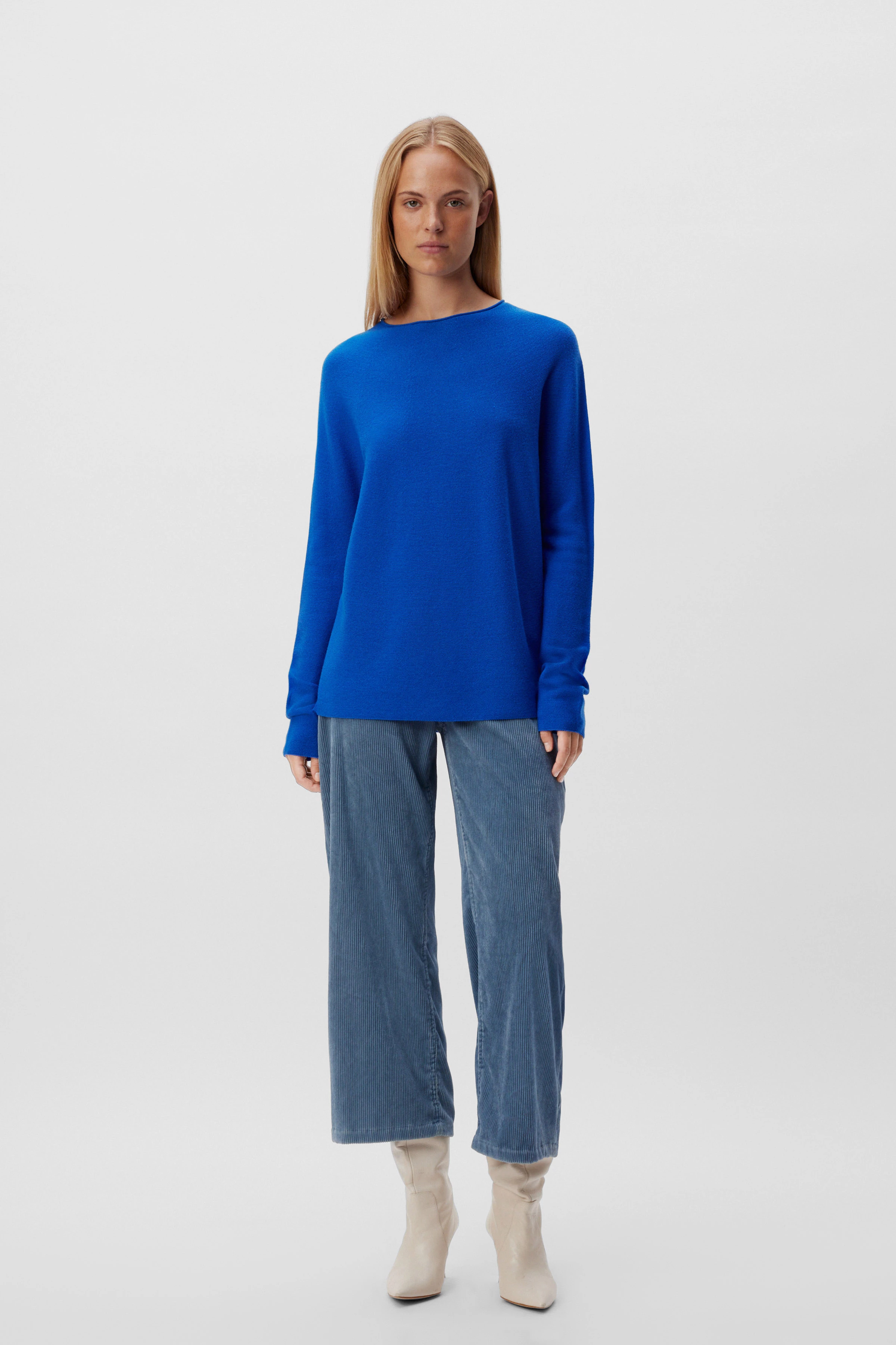 MAILA - Pullover aus reiner Schurwolle - Damen - blau - Ganzkörper-Frontansicht