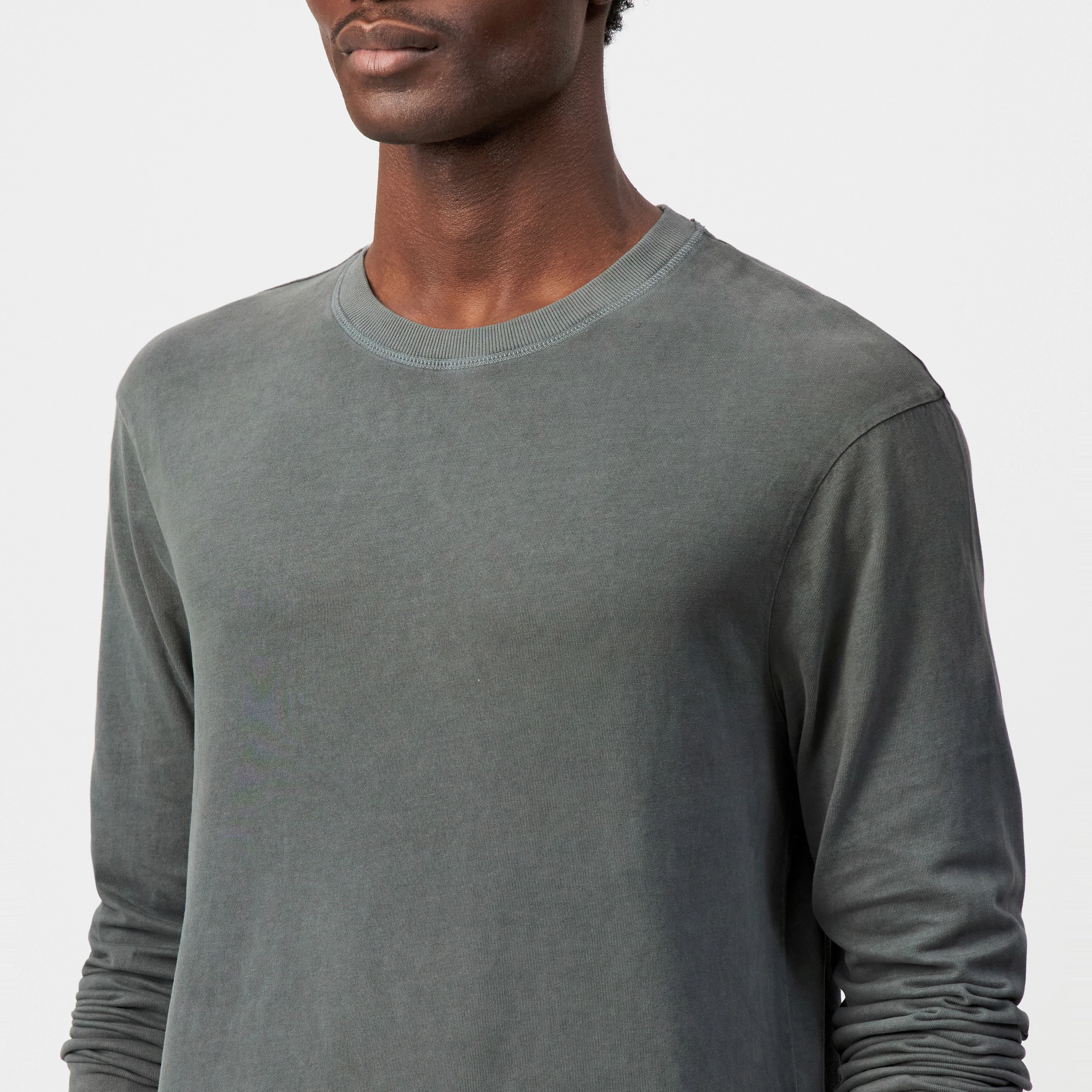 TALDOR - Long-sleeved top in washed look - men - green - Detailansicht am Model
