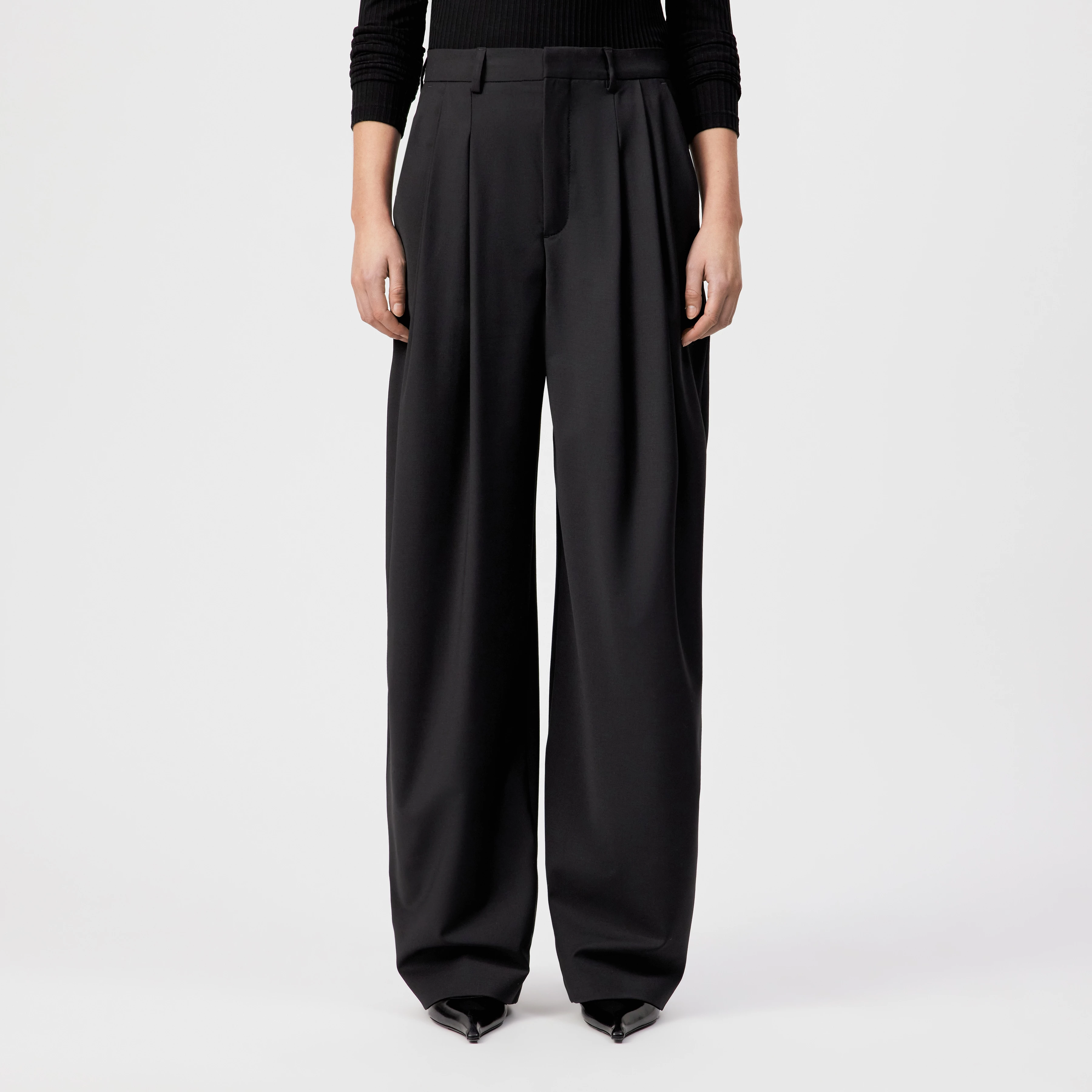 ELICIT - Wide pleated trousers in wool blend - women - black - Frontansicht