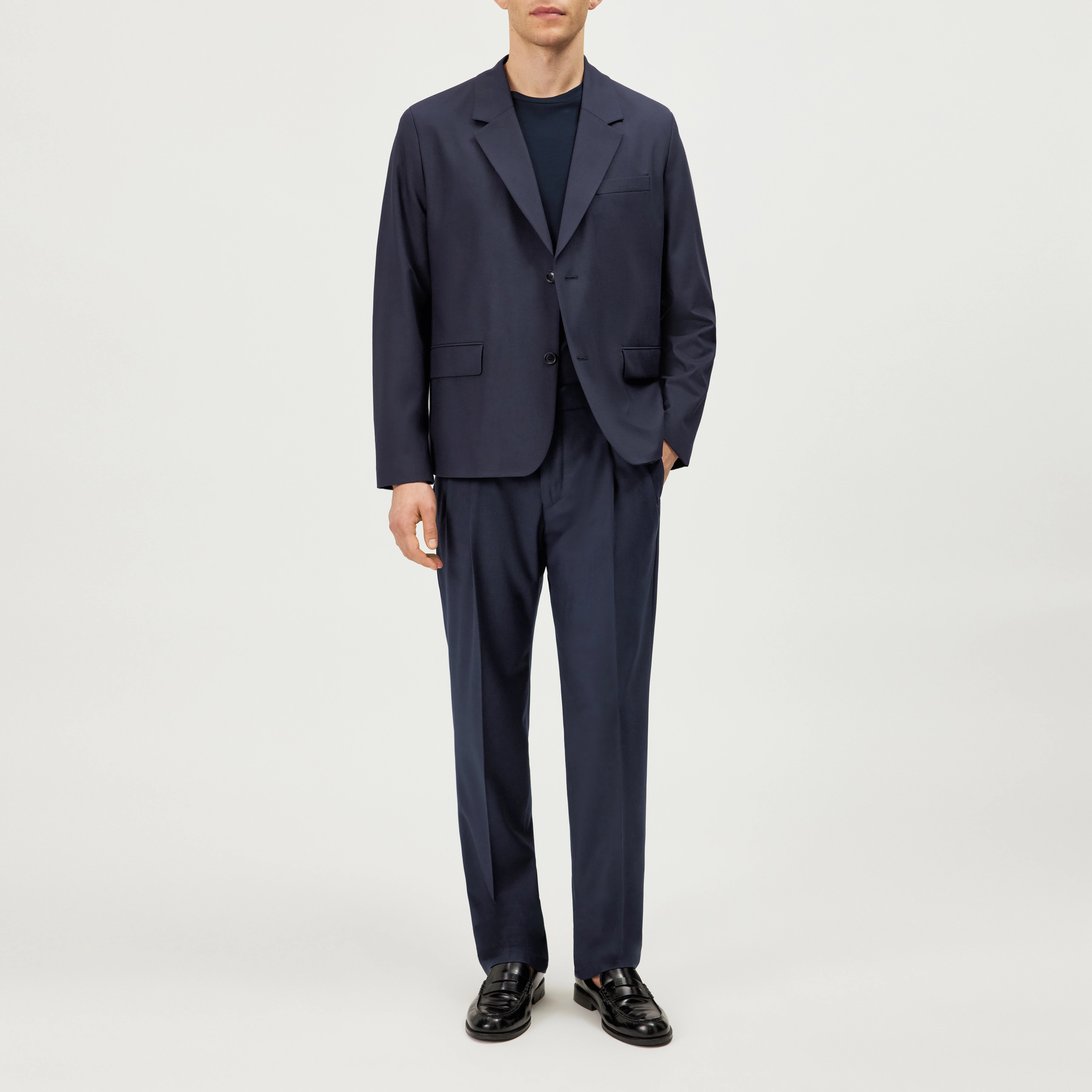 LEEK - Relaxed fit pleated trousers in wool mix - men - blue - Ganzkörper-Frontansicht