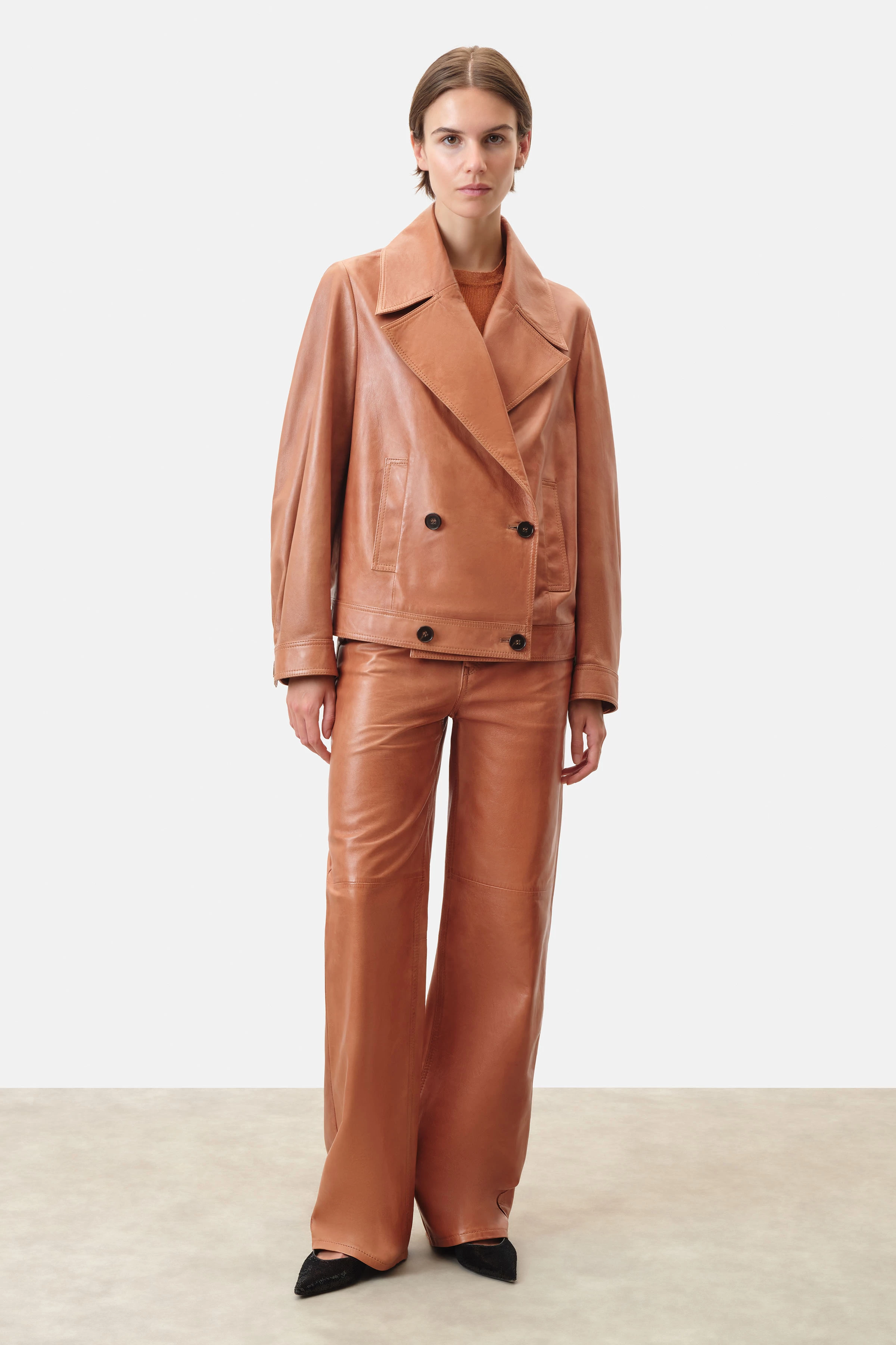 HASTING - oversized blouson in nappa leather with vintage effects - women - brown - Ganzkörper-Frontansicht