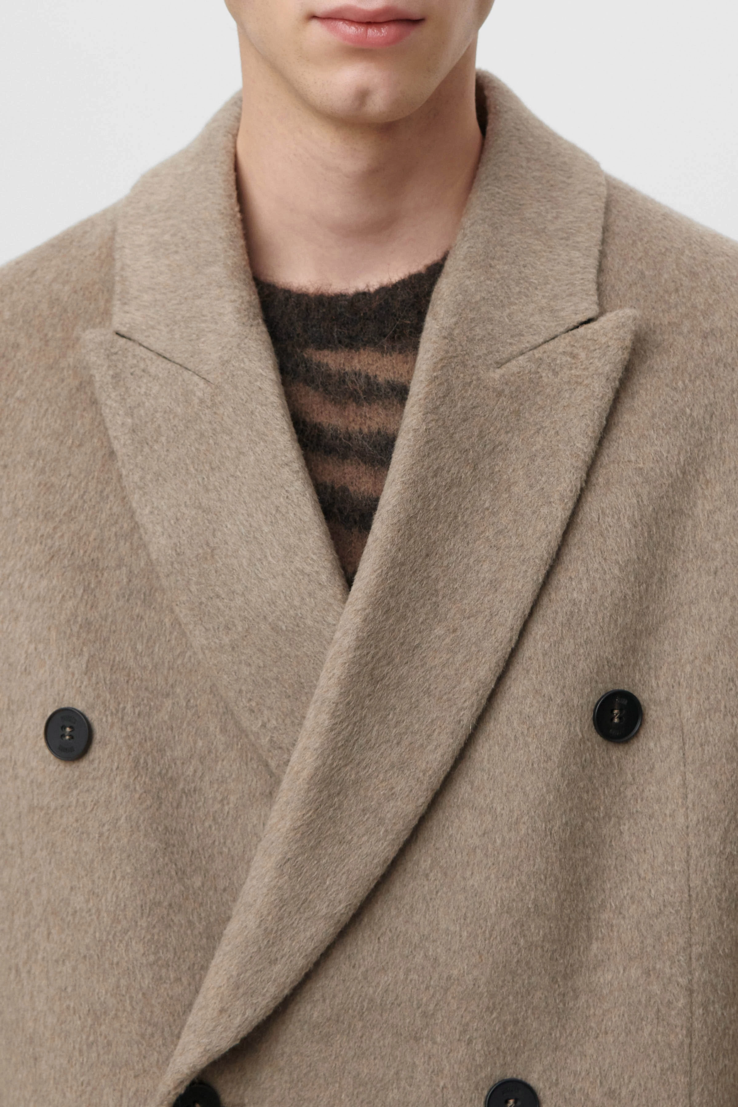 SKYE - zweireihiger Mantel mit kastigem Fit - Herren - braun - Seitenansicht