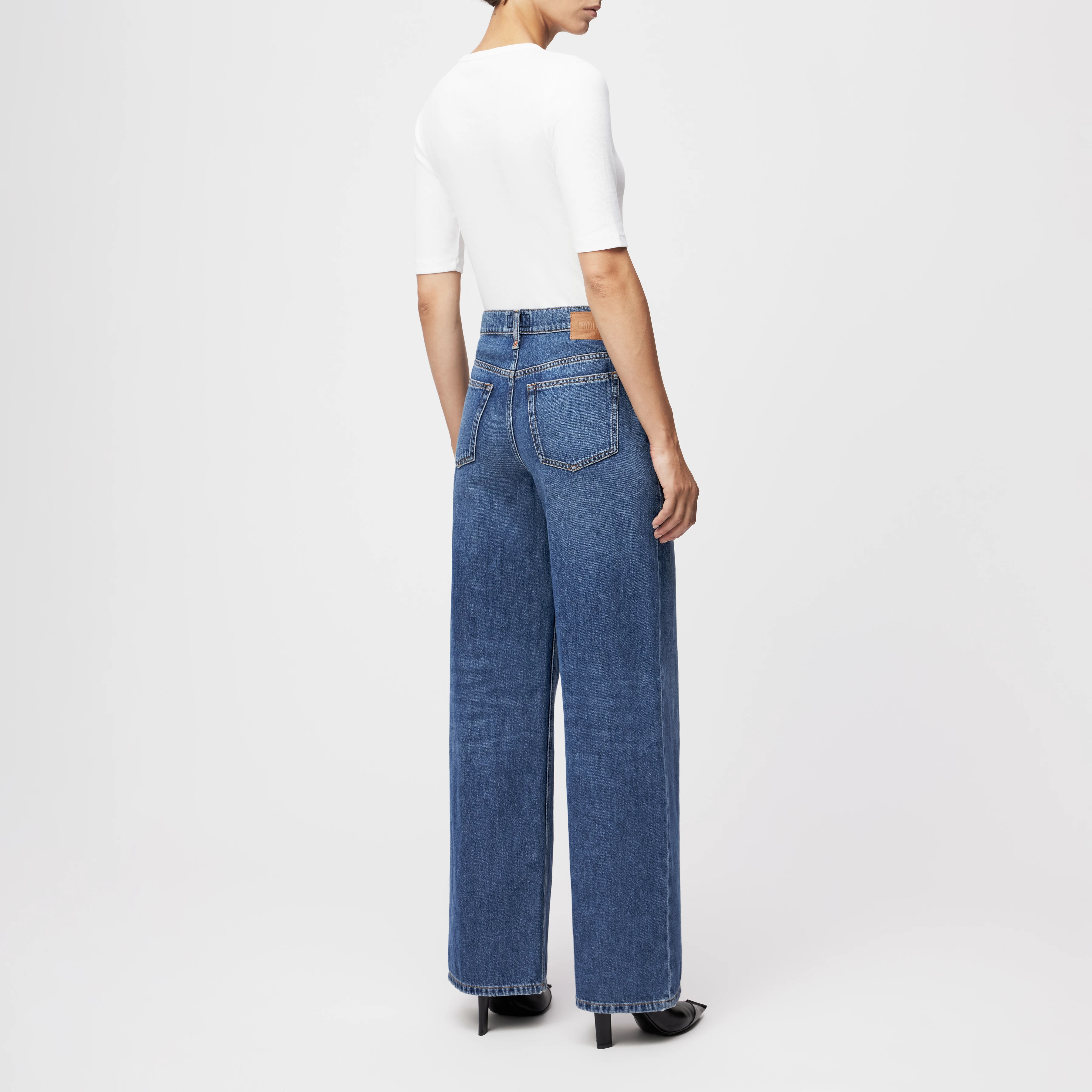 FLUNG - Mid-Waist Jeans in Mid-Blue Denim - Damen - blau - Rückansicht
