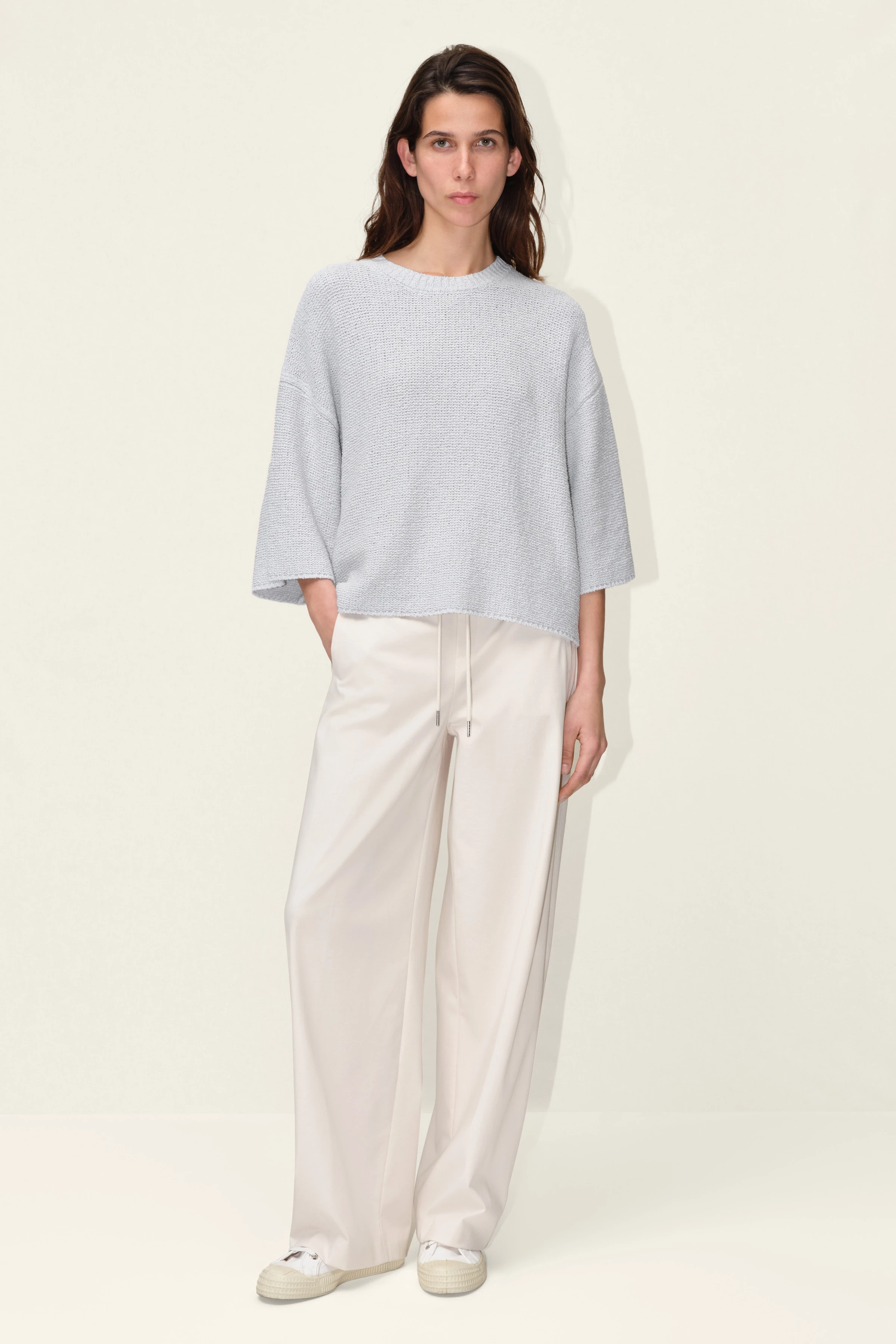 NILAY - Forkortet oversize strikket T-shirt - women - grå - Ganzkörper-Frontansicht