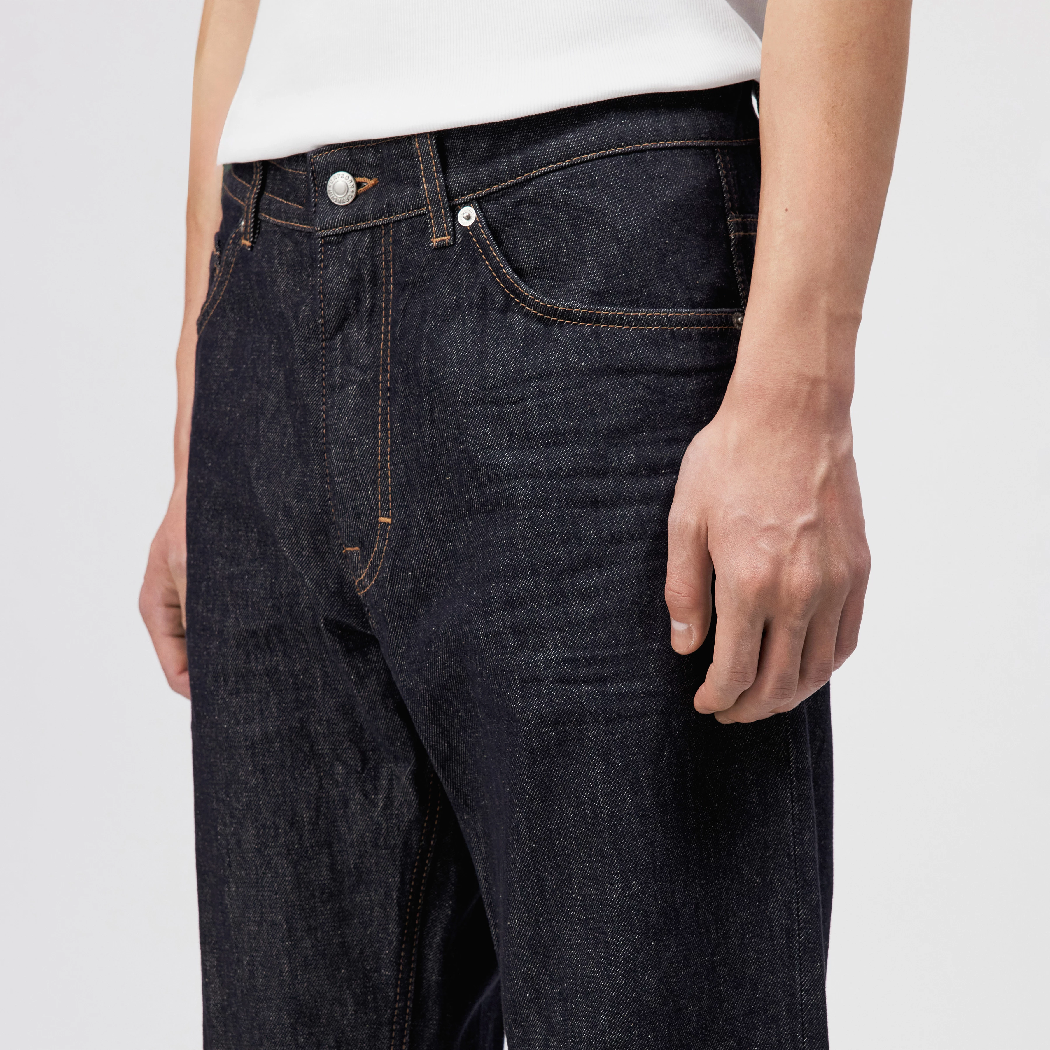 HIGHT_2 - Afslappede jeans - men - blå - Detailansicht am Model