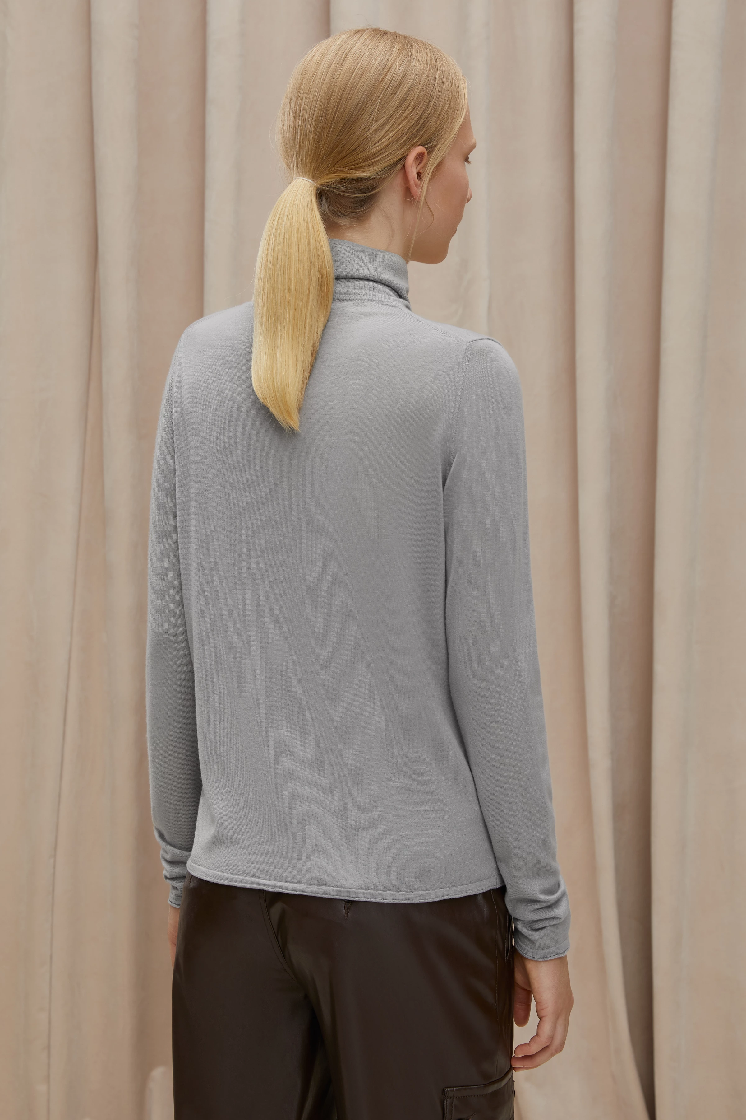 BENINA - Rollkragenpullover aus reiner Schurwolle - Damen - grau - Rückansicht