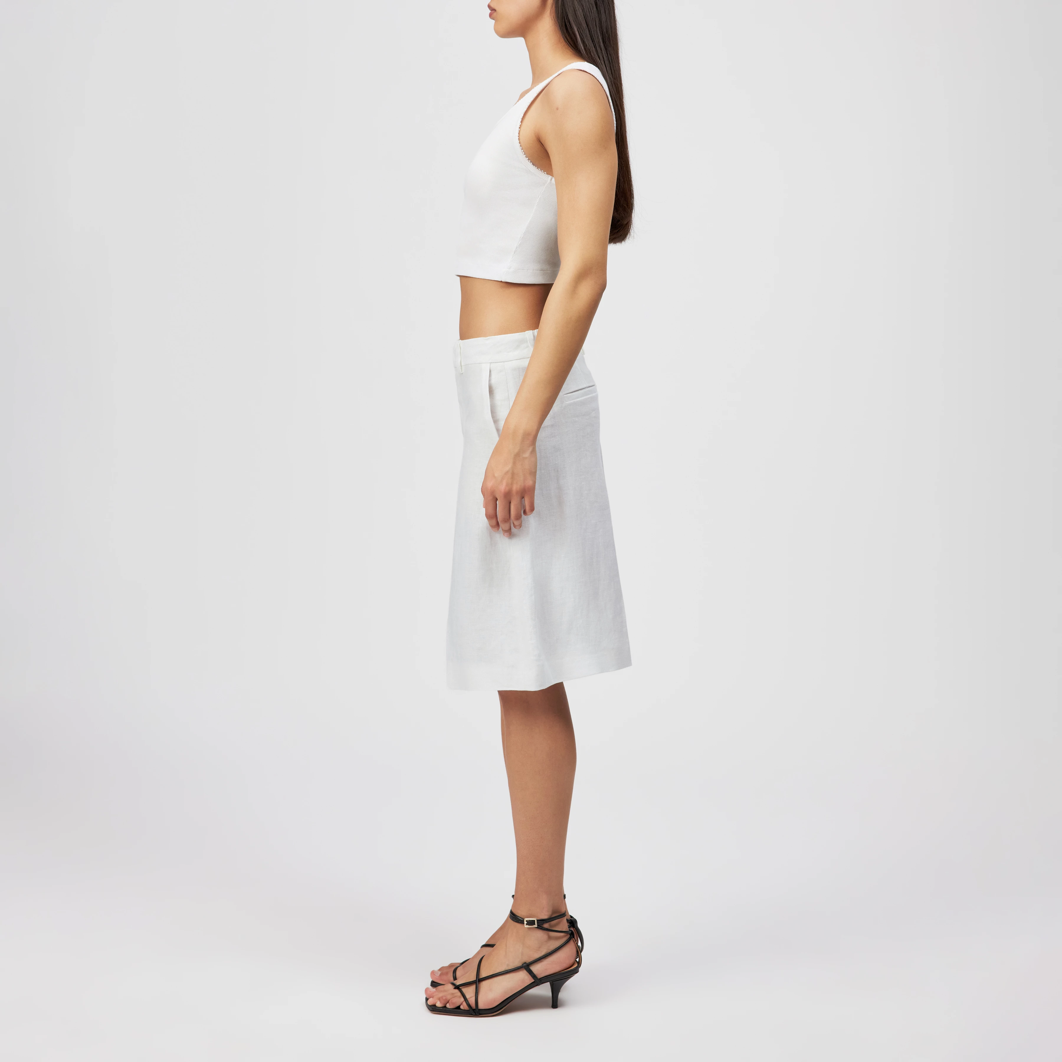 GOVERN - Relaxed Fit Bermuda Shorts in Linen - women - off white - Seitenansicht