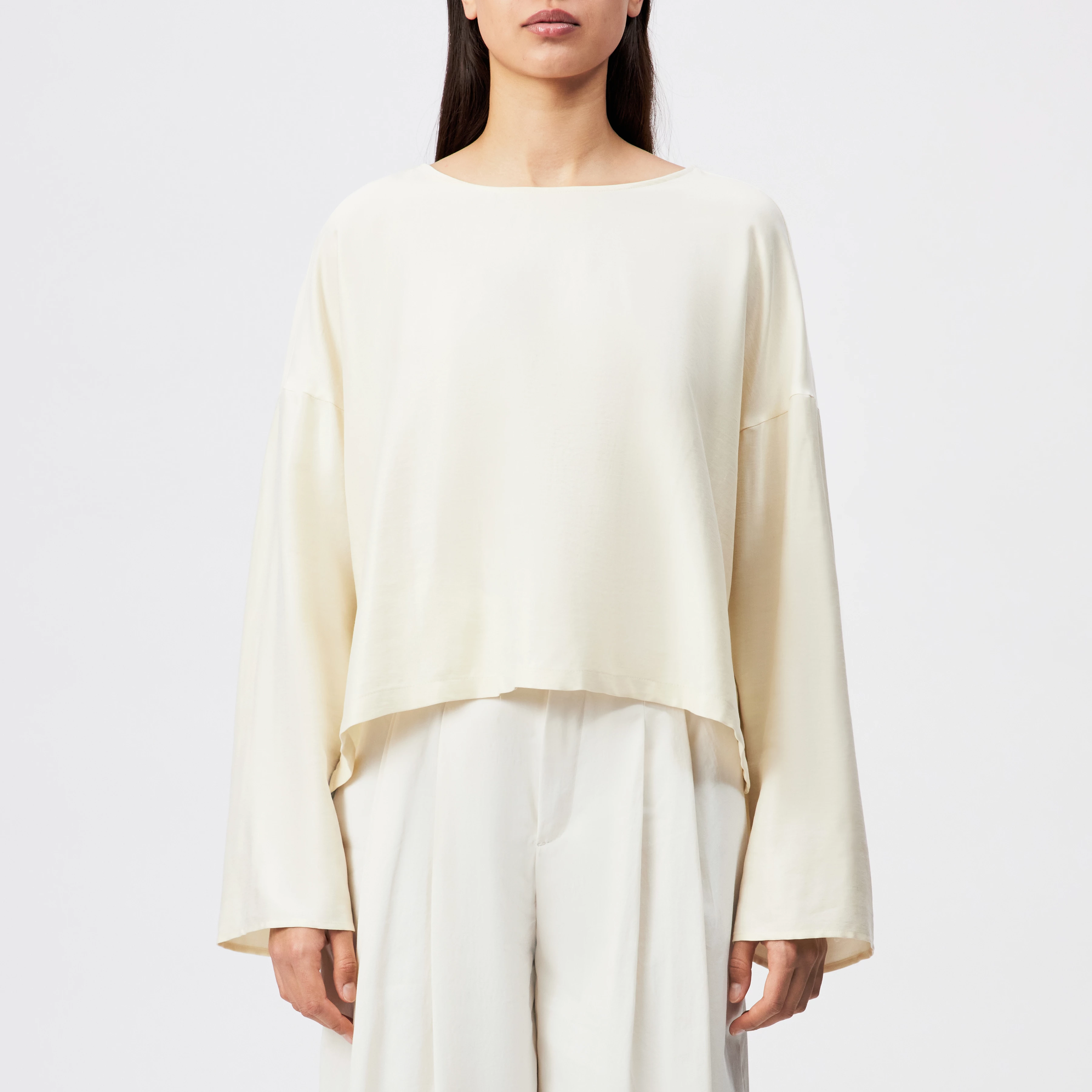 AIMERA - Oversized blouse in fluid satin - women - beige - Frontansicht